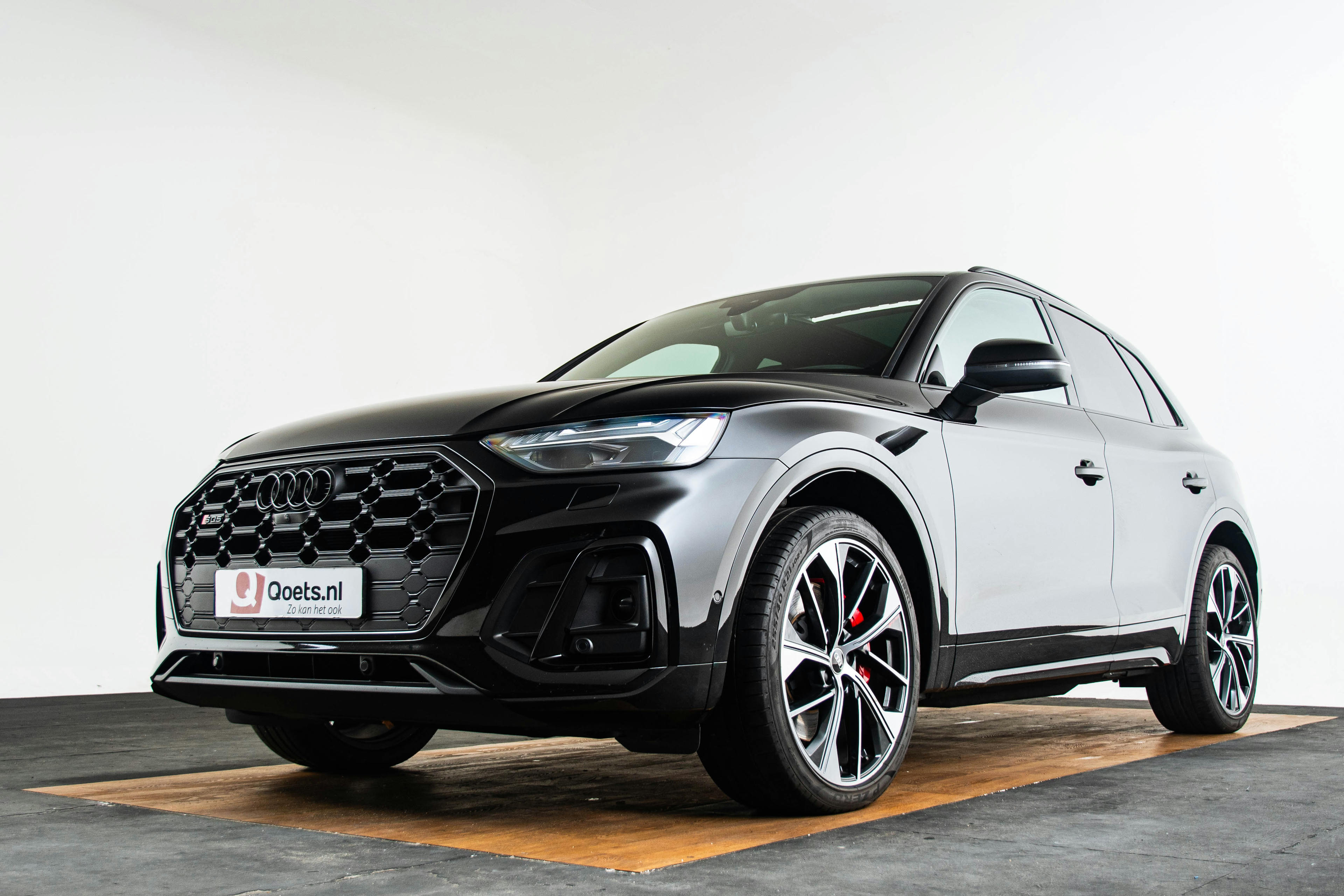 Car image 4