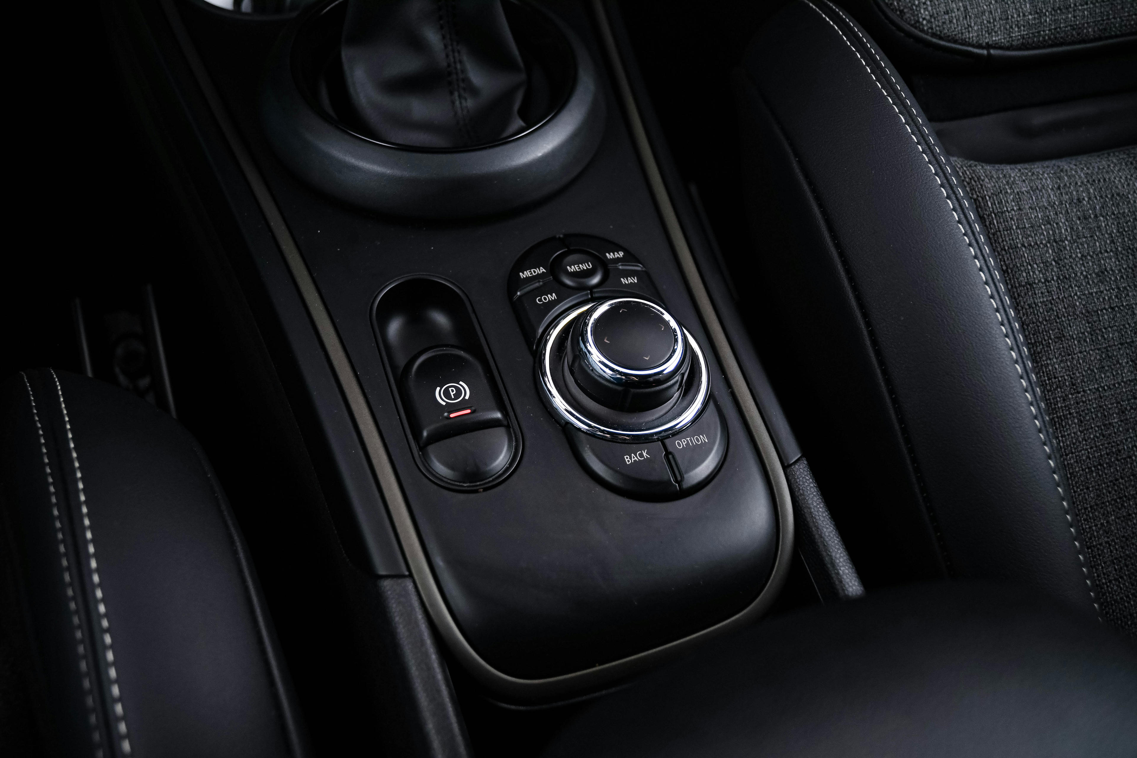 Car image 13
