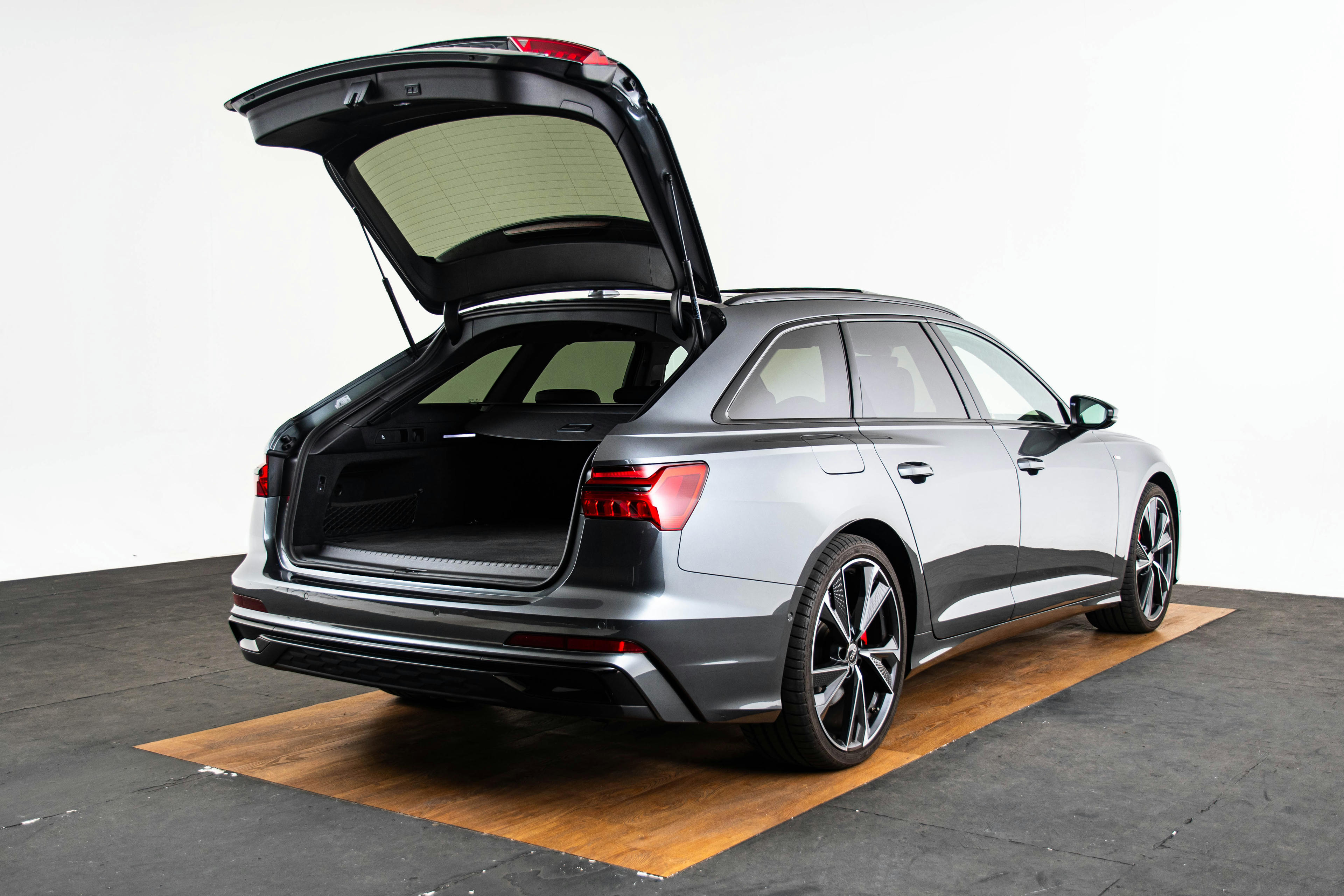 Car image 17