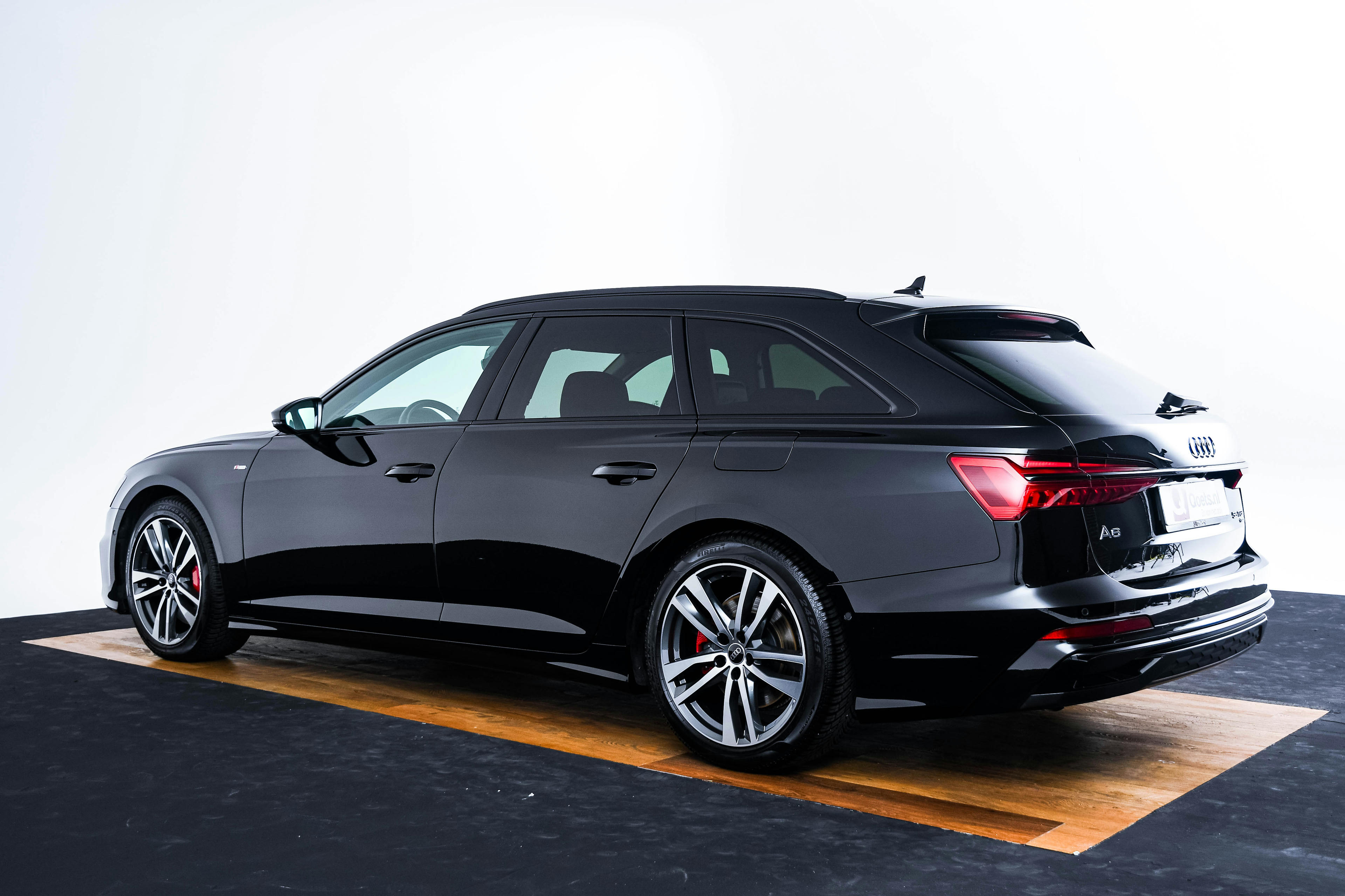 Car image 11