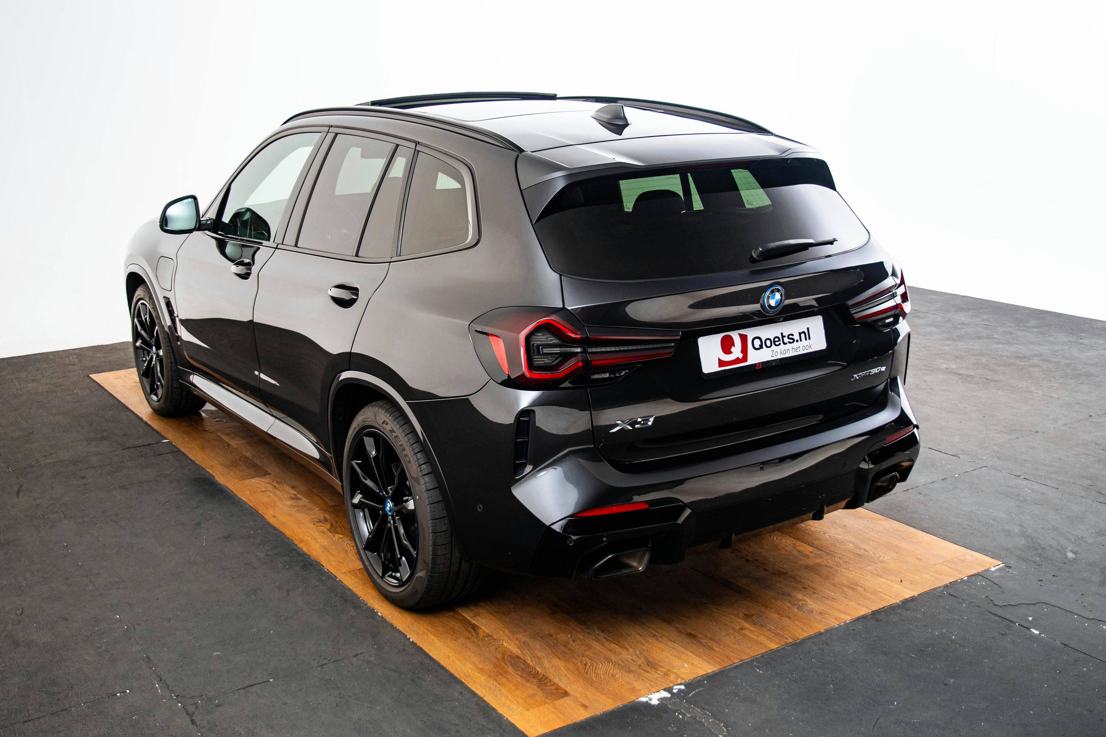 Car image 16