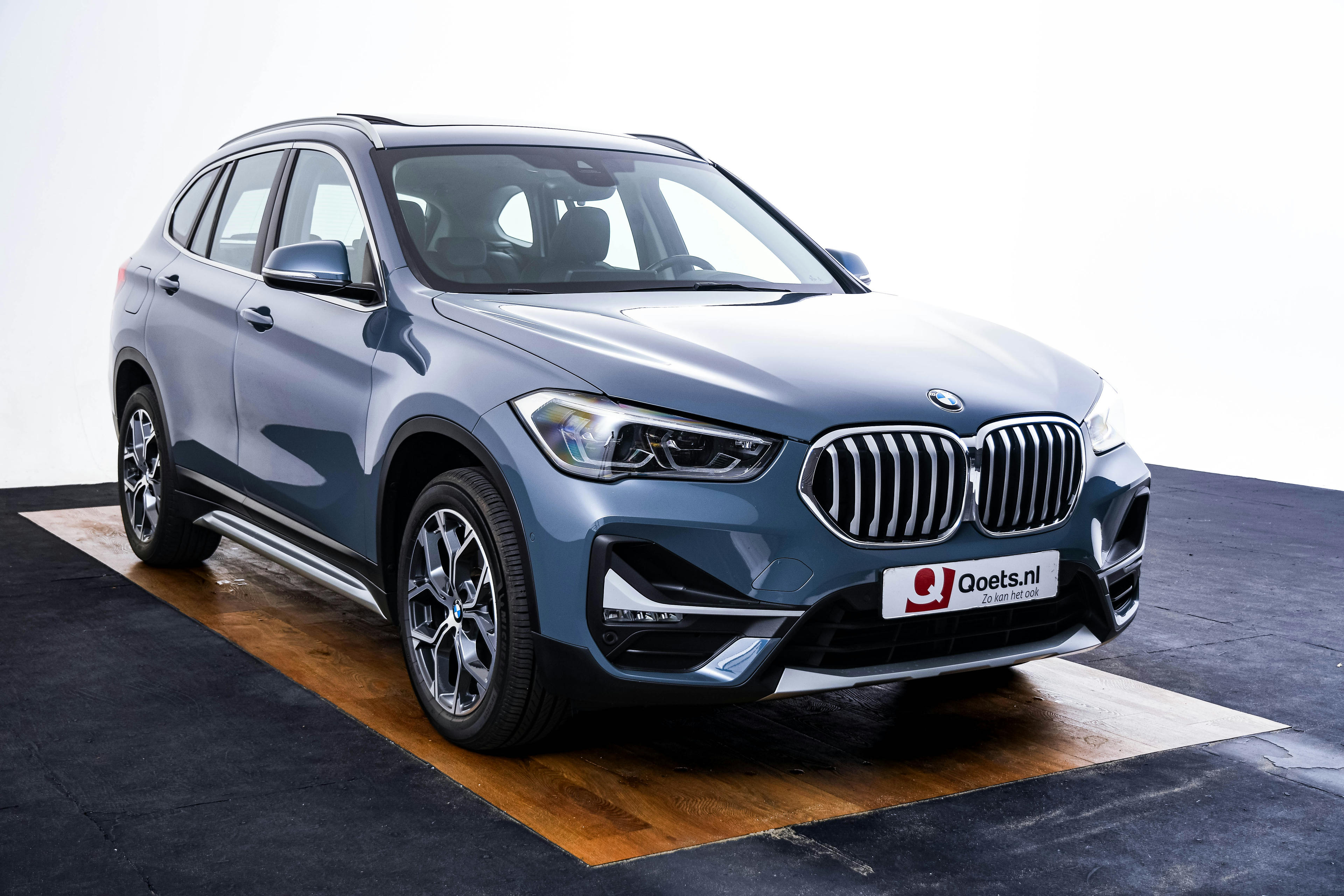 Car image 10