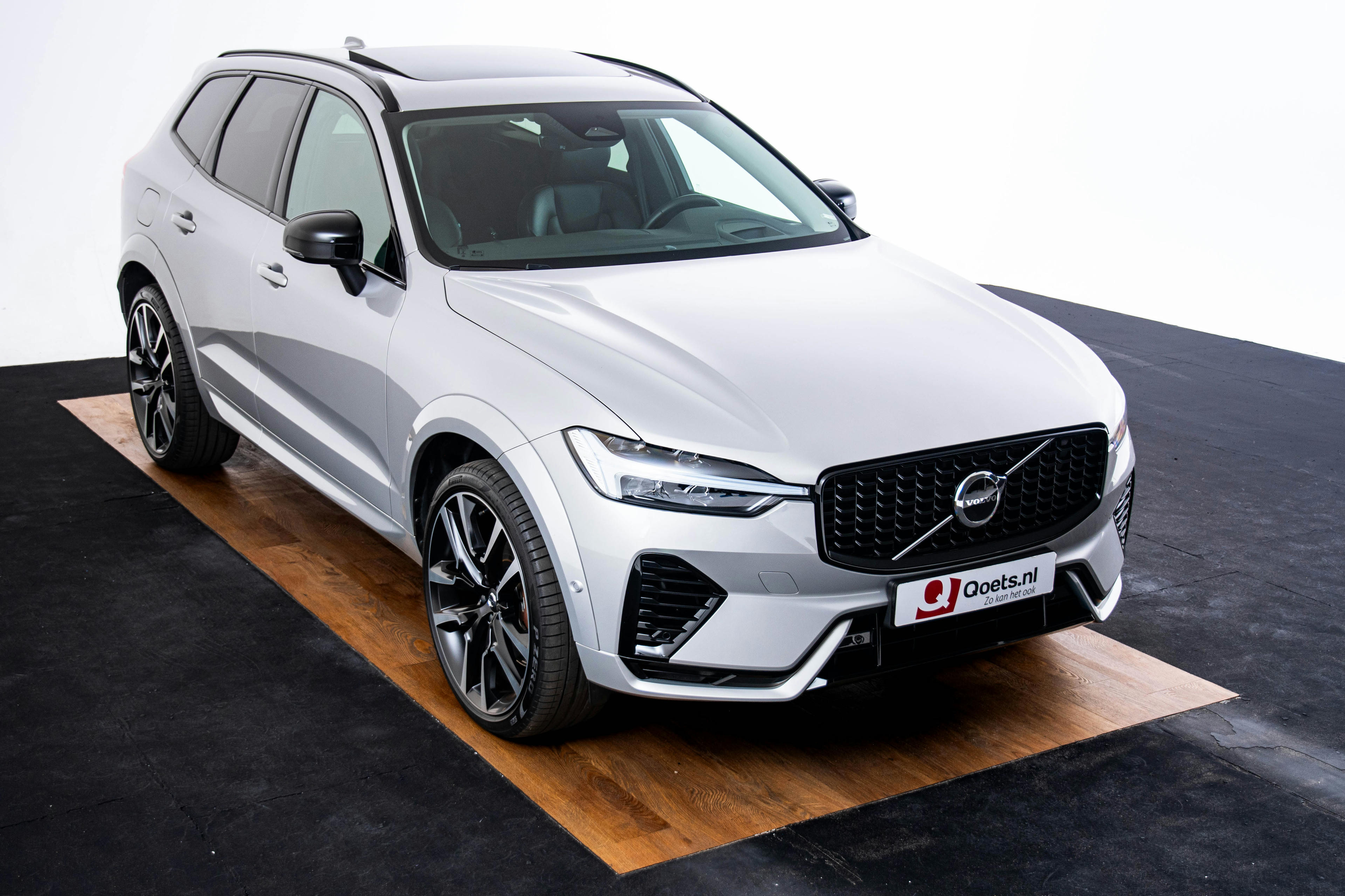 Car image 18