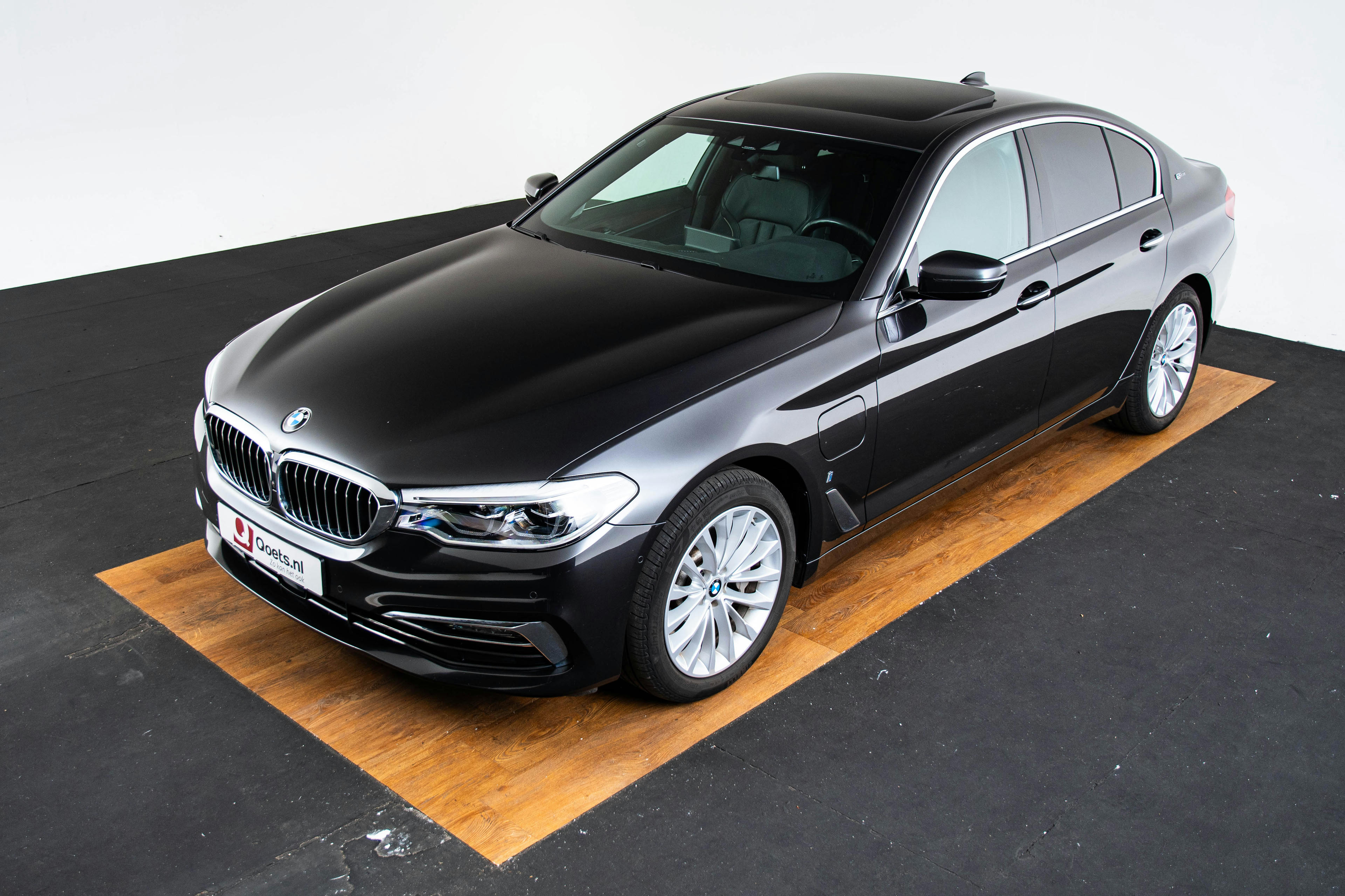 Car image 10
