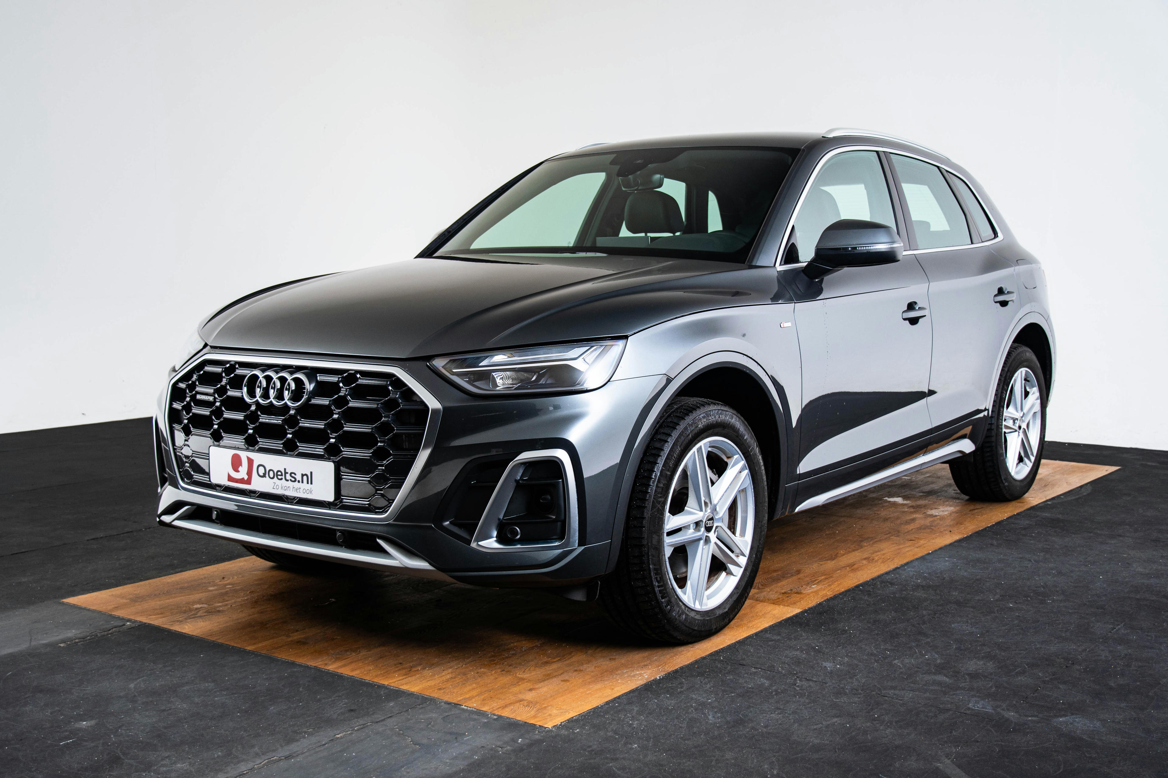 Car image 5