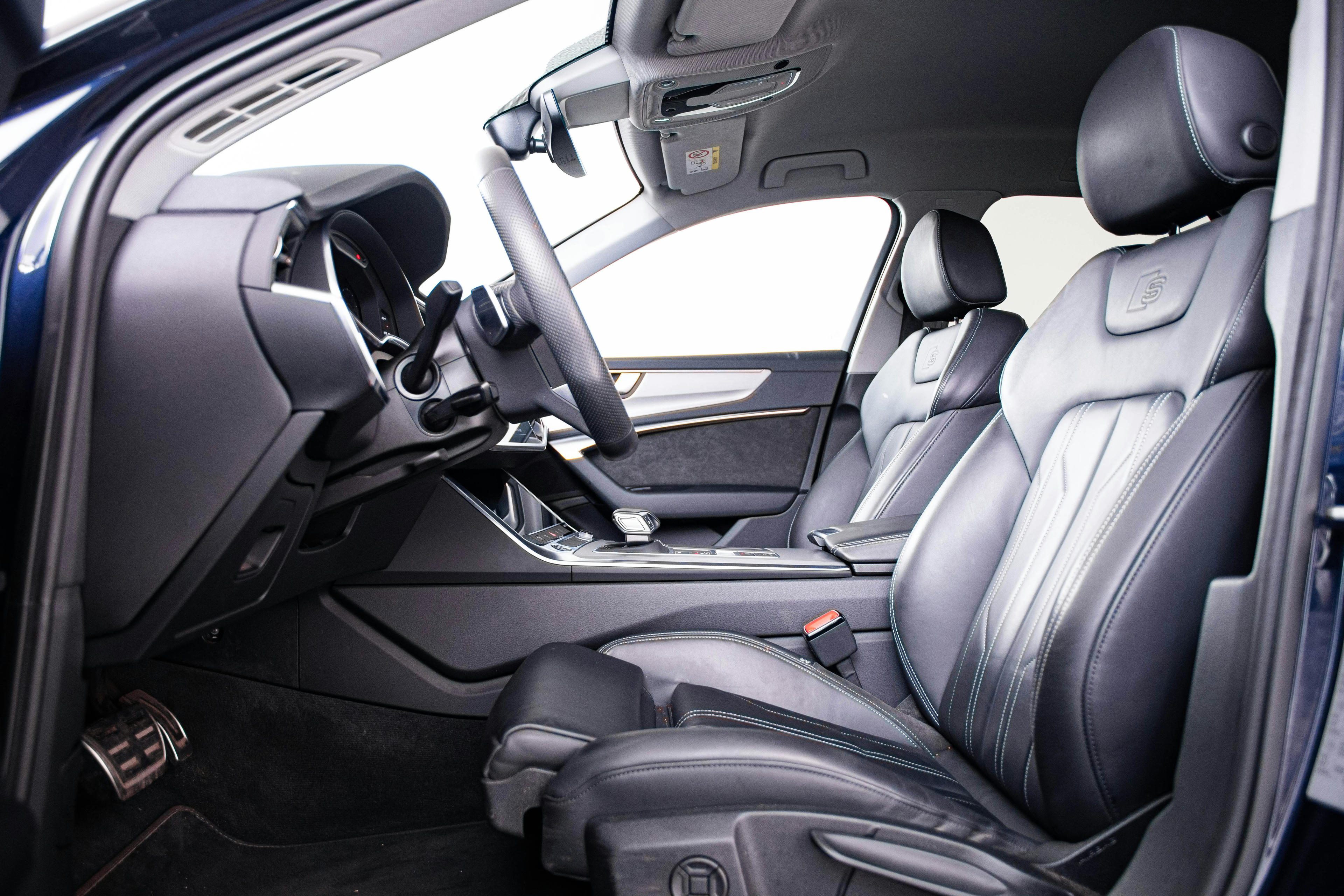 Car image 9