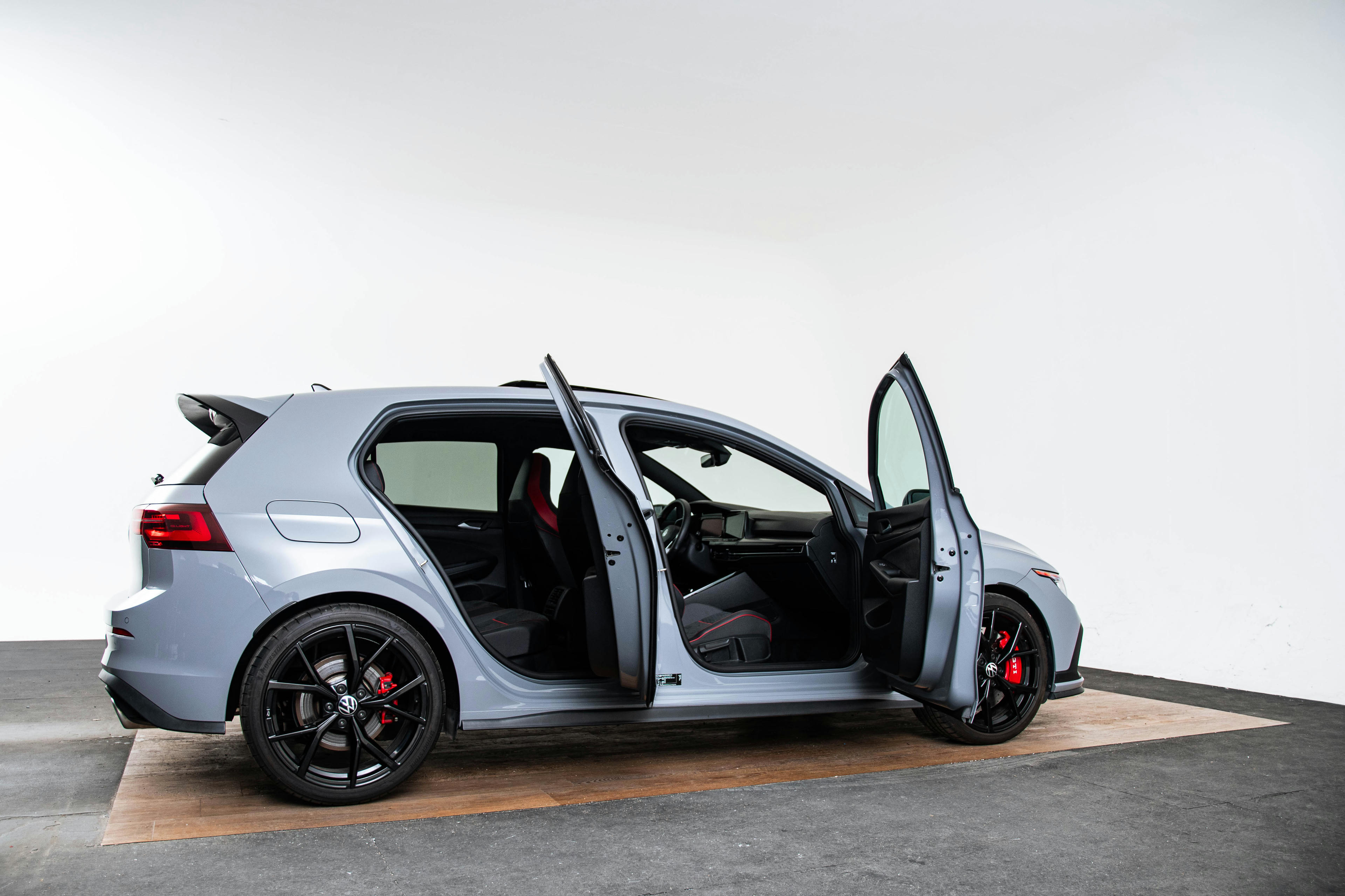 Car image 10