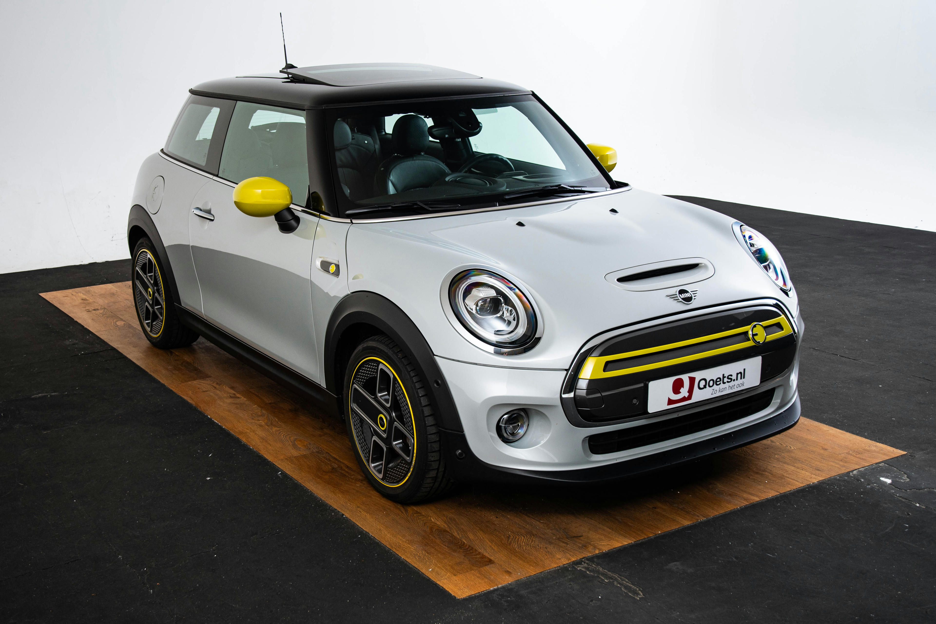 Car image 10