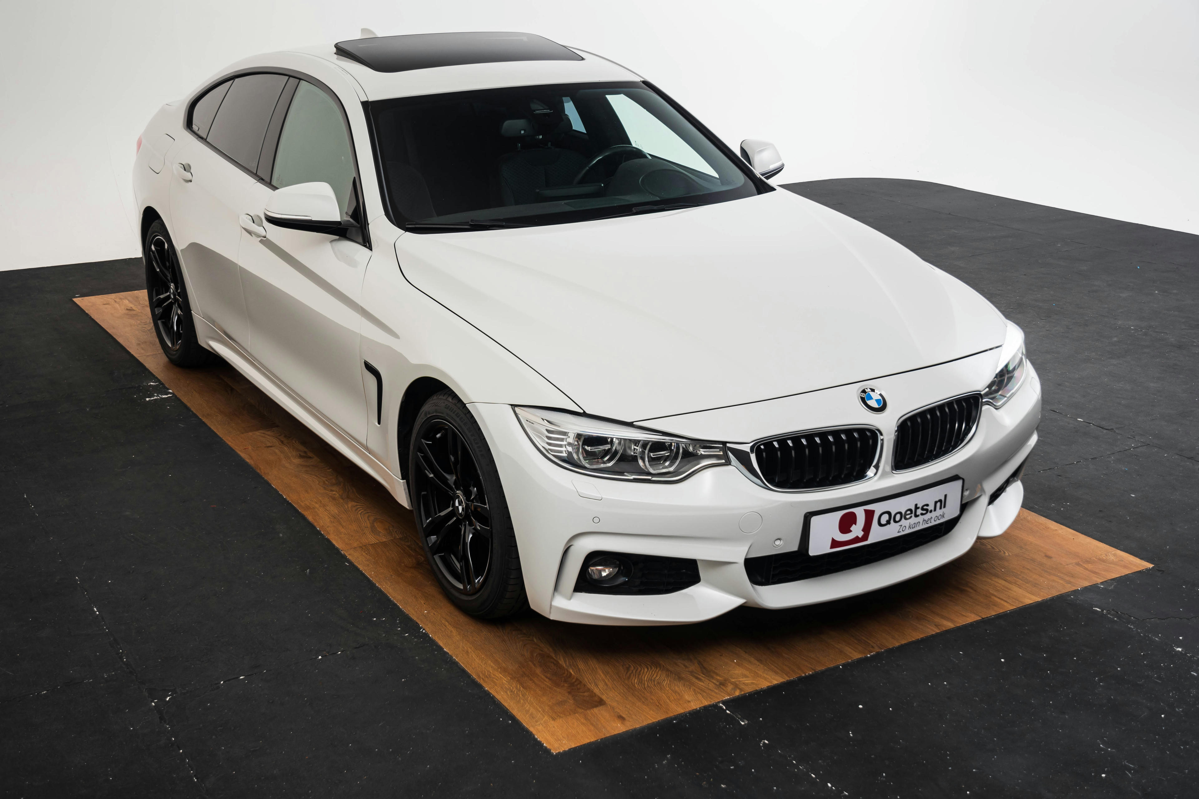Car image 14