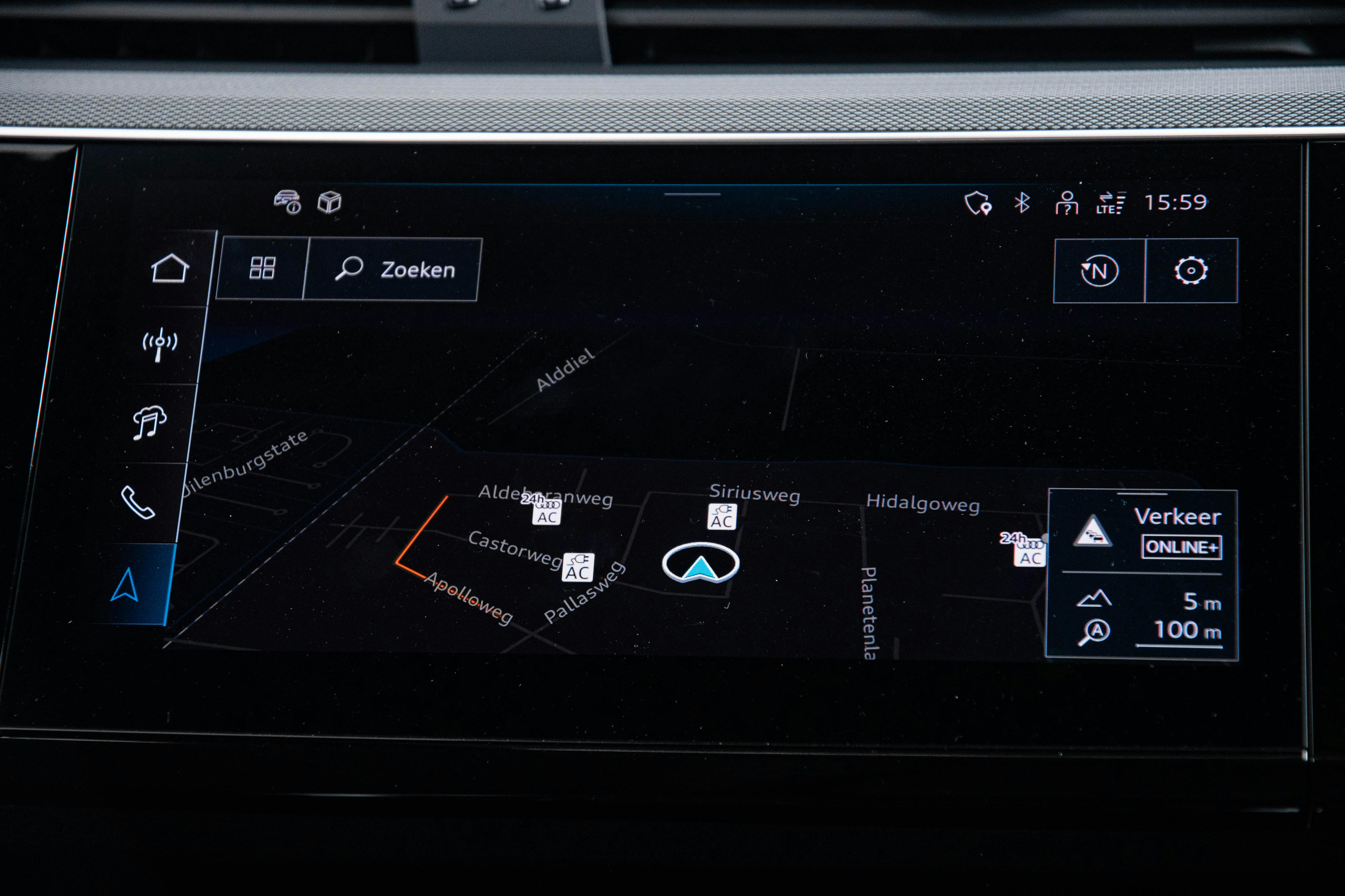 Car image 9