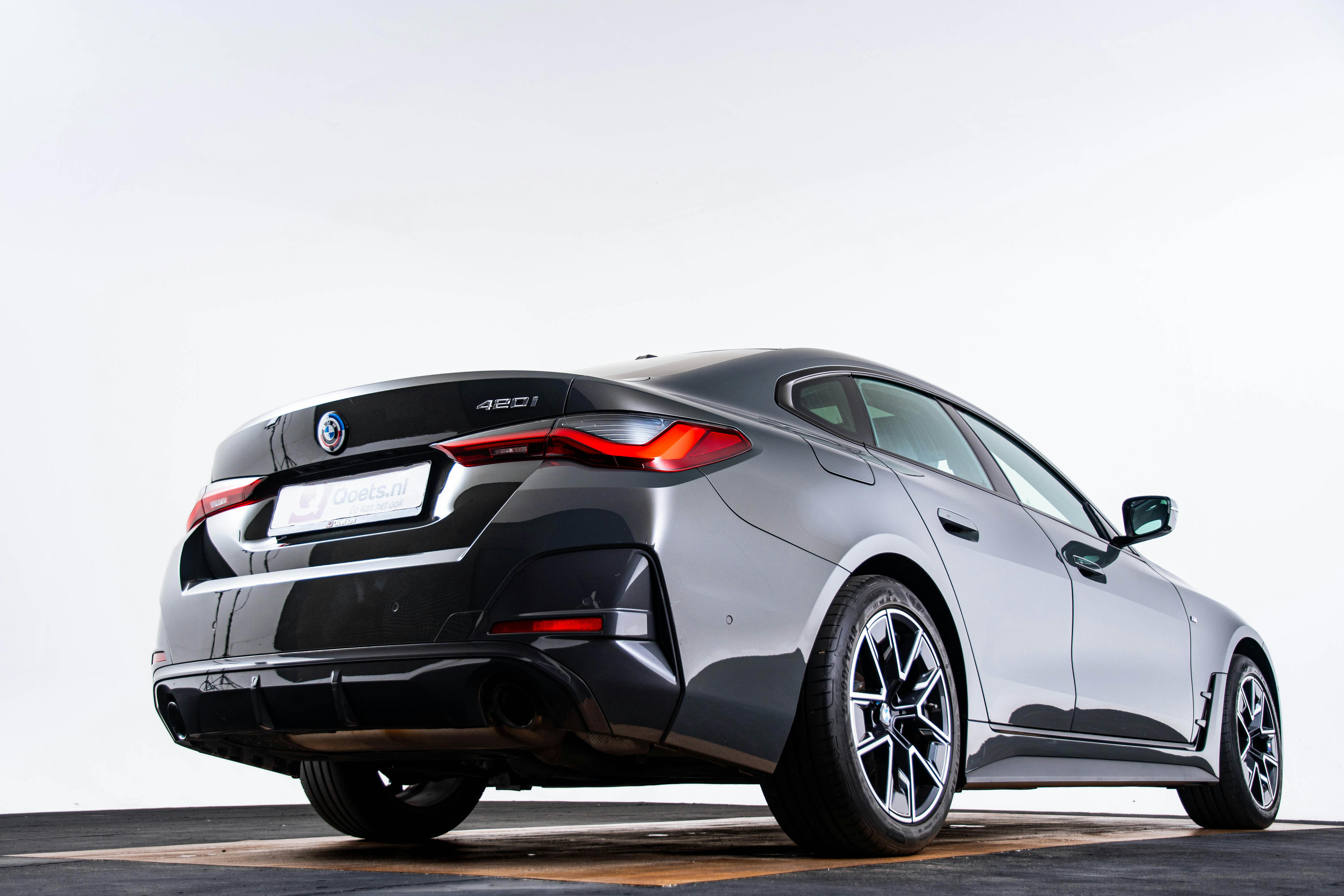 Car image 18