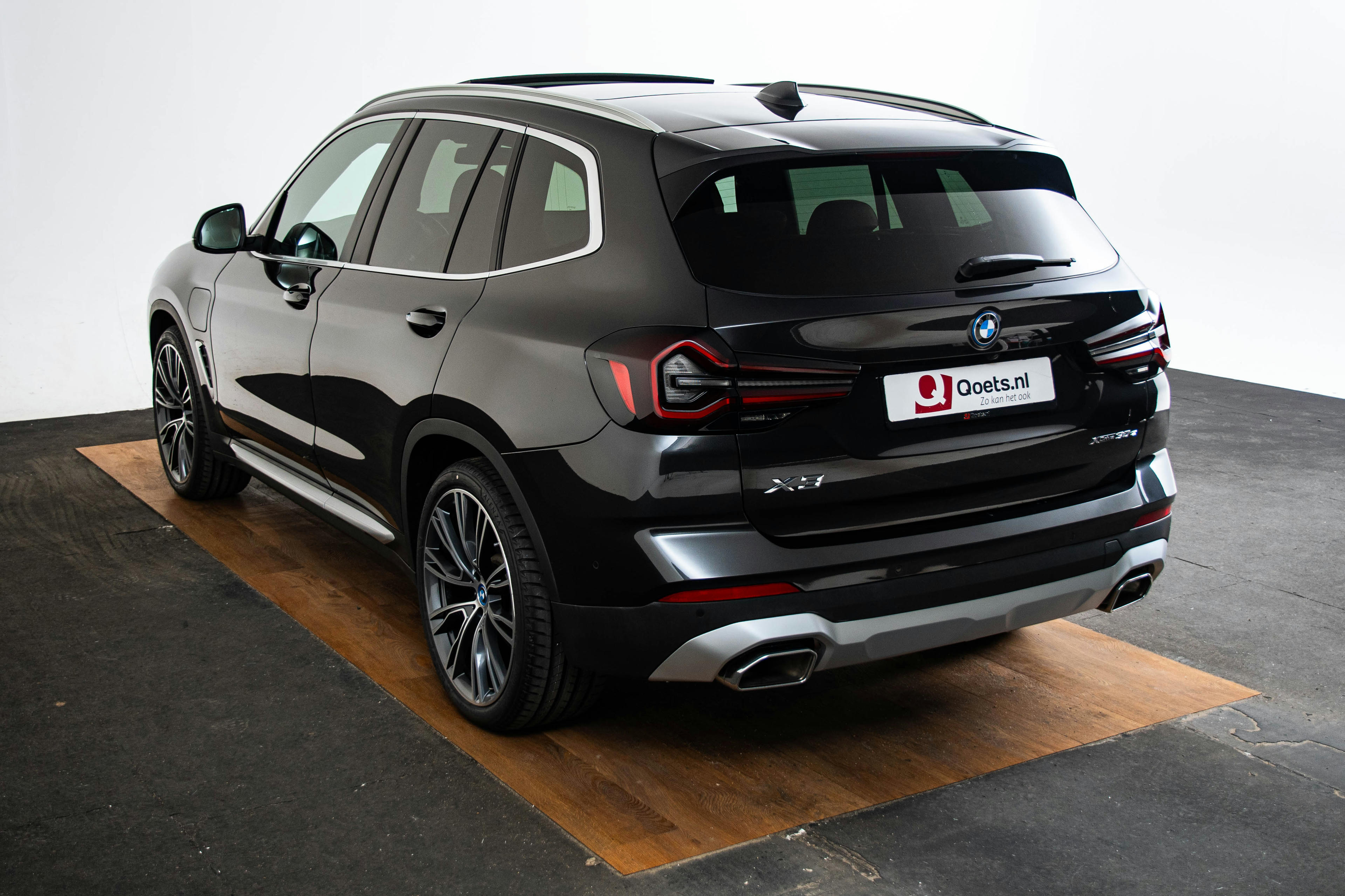 Car image 13