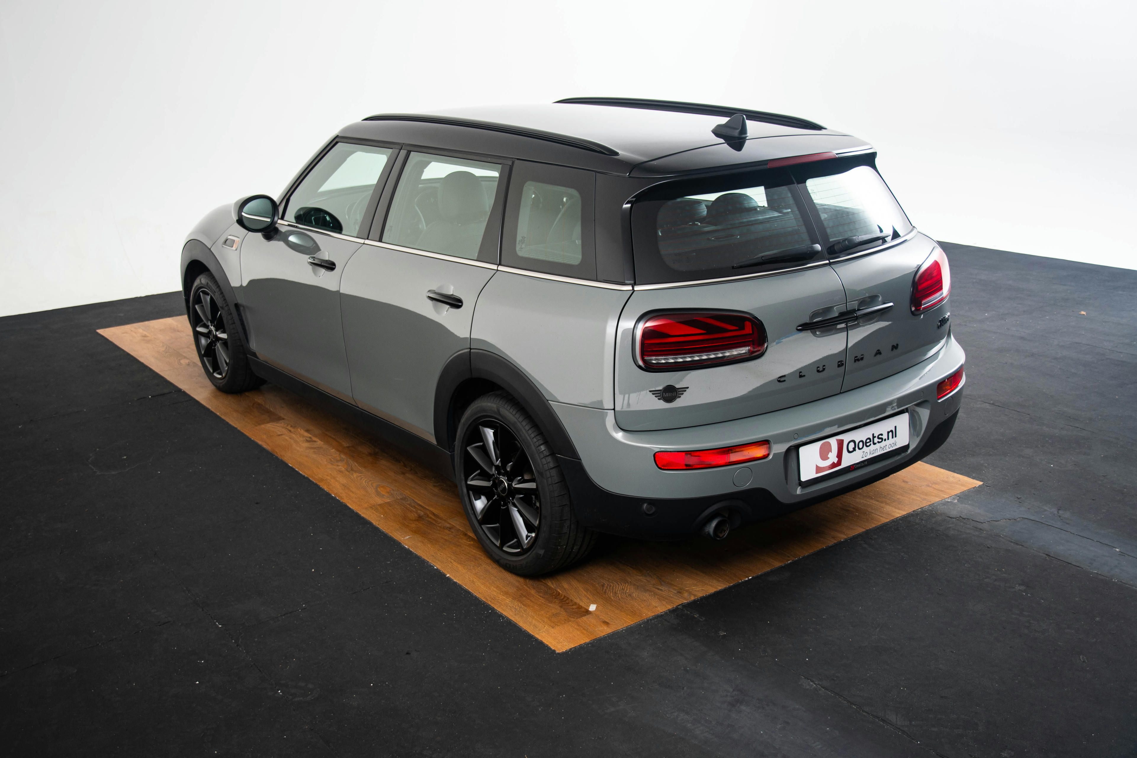 Car image 9