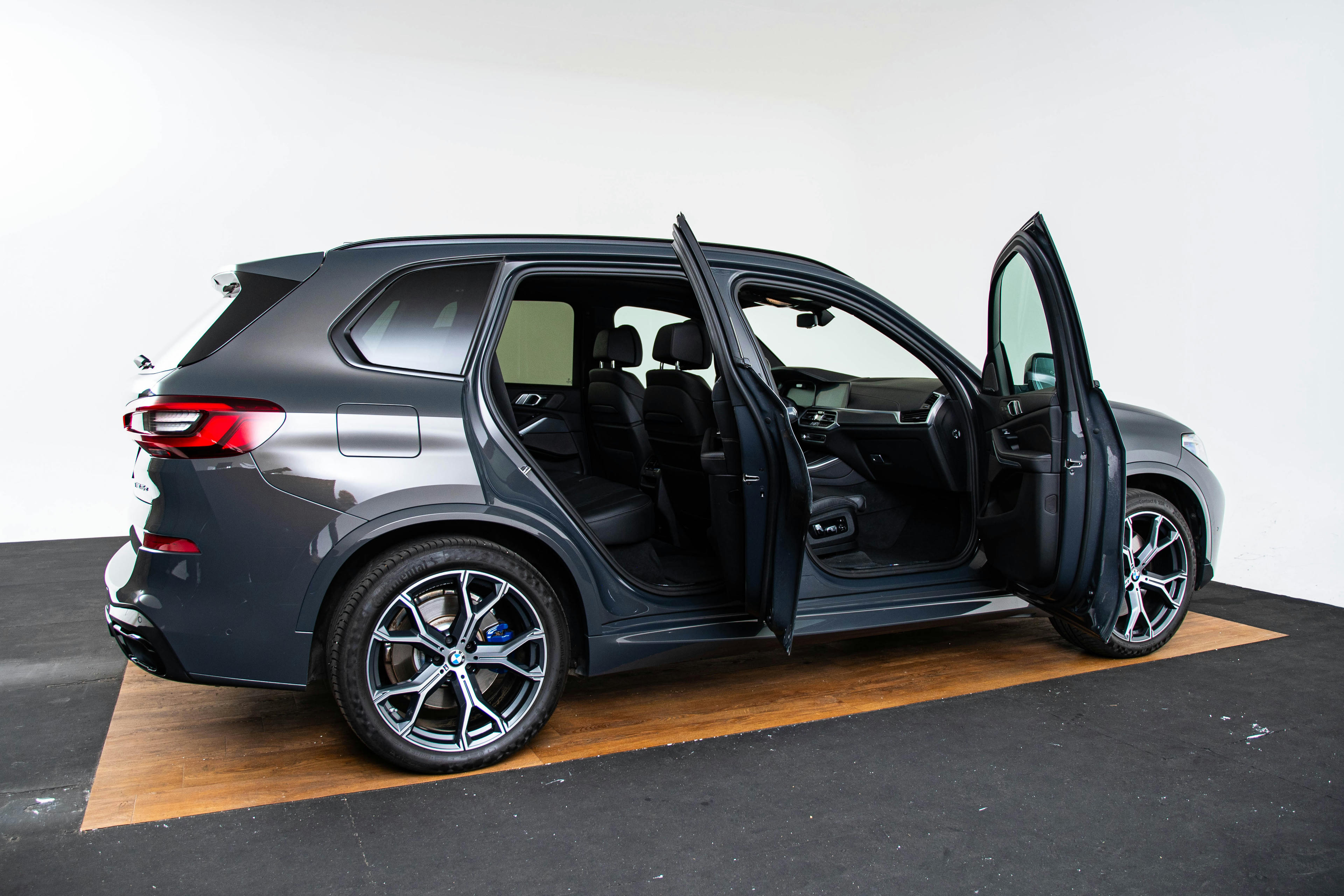 Car image 4