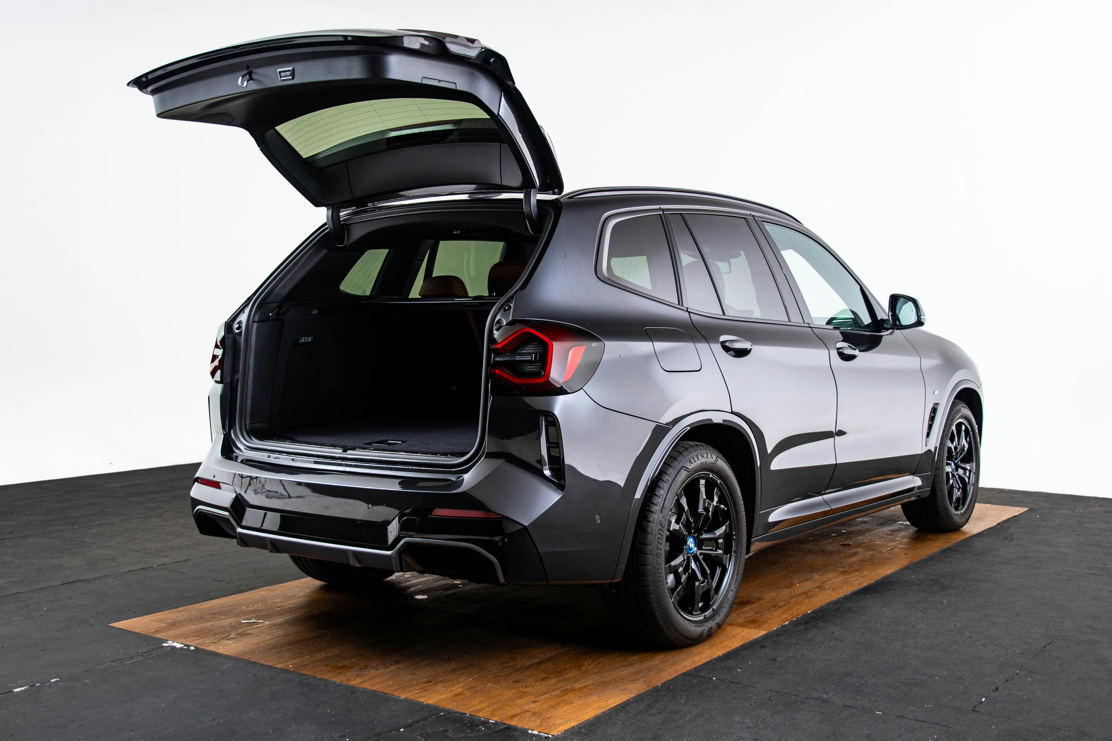 Car image 17