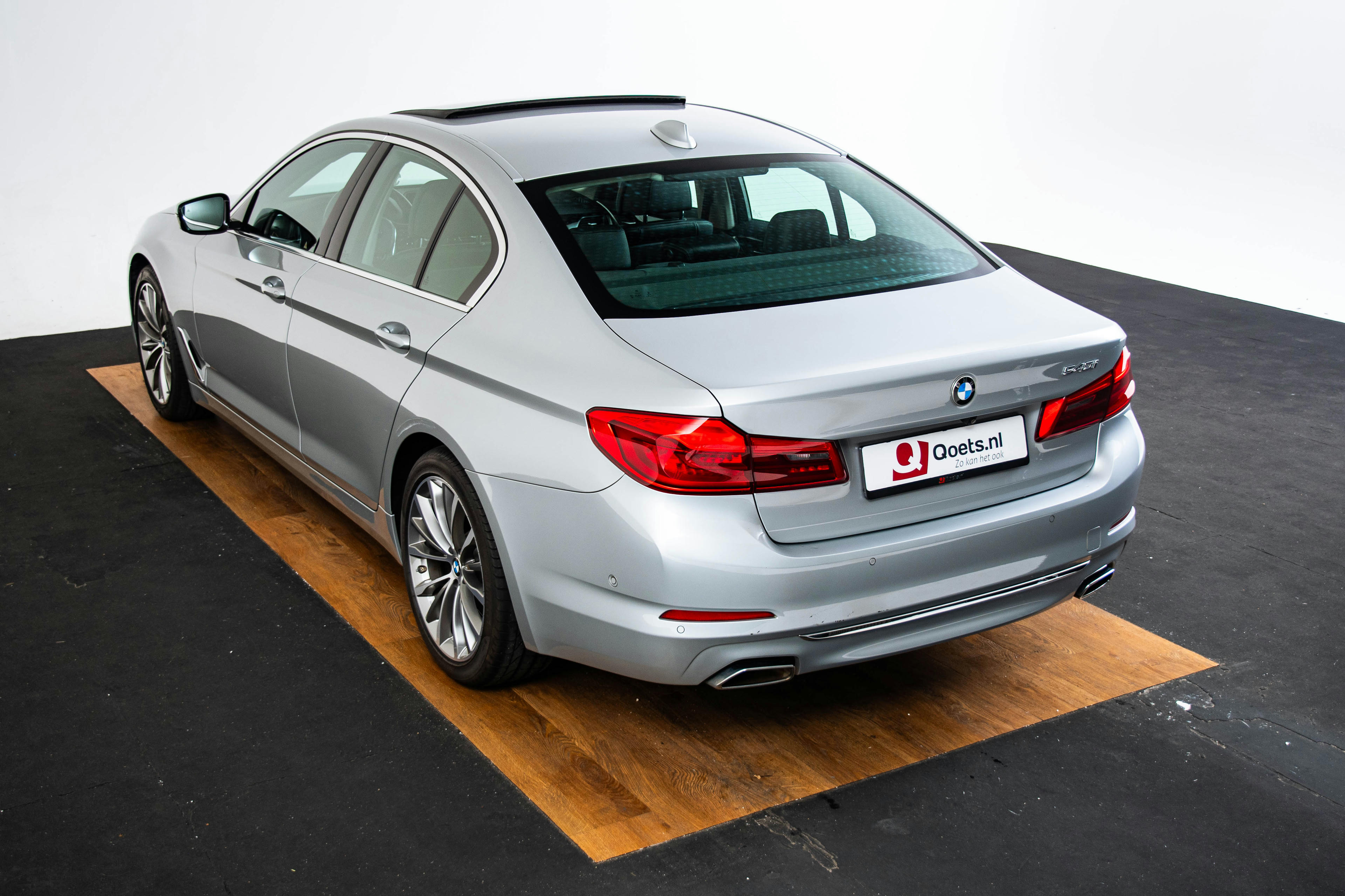 Car image 13