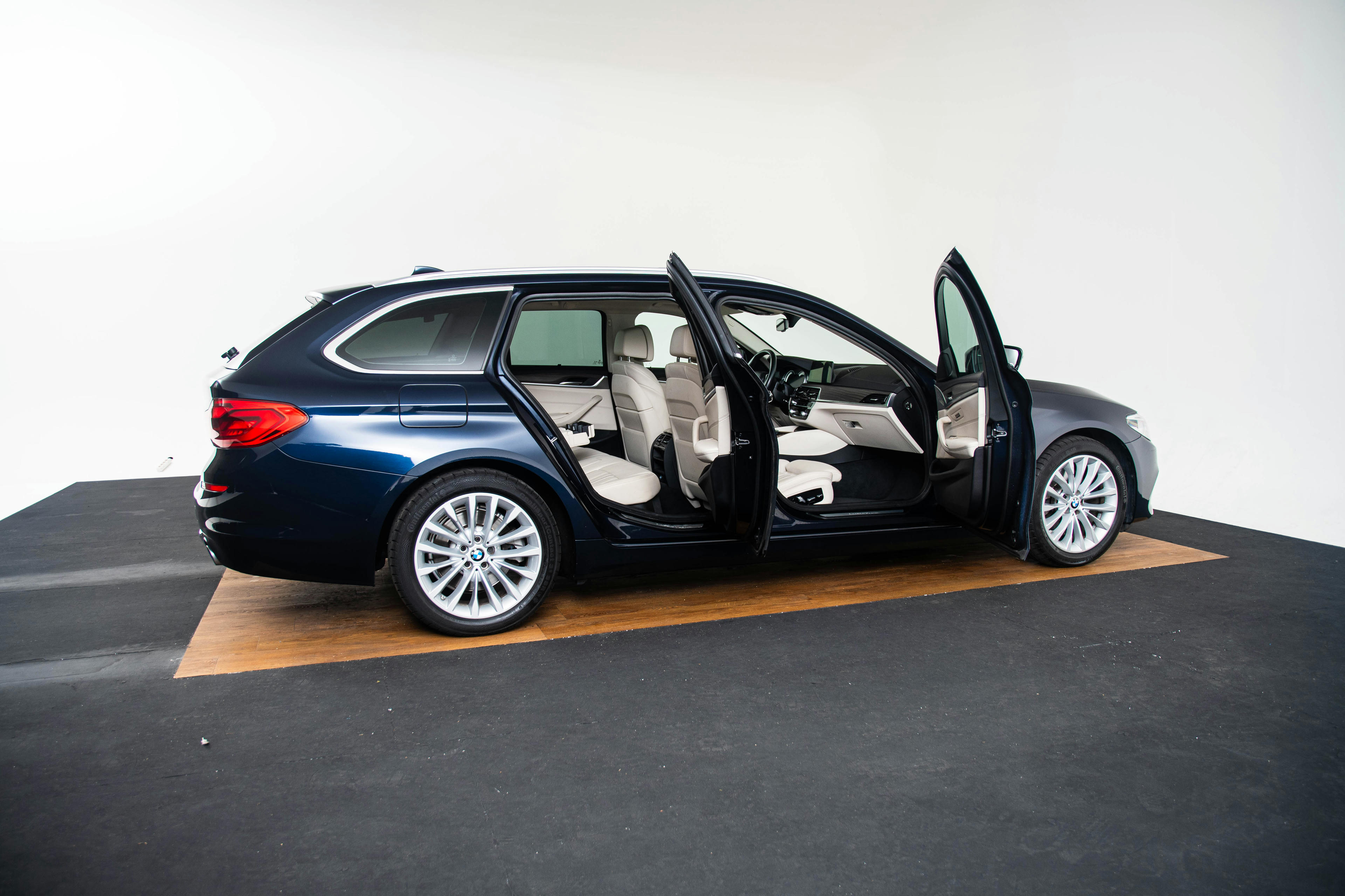 Car image 8