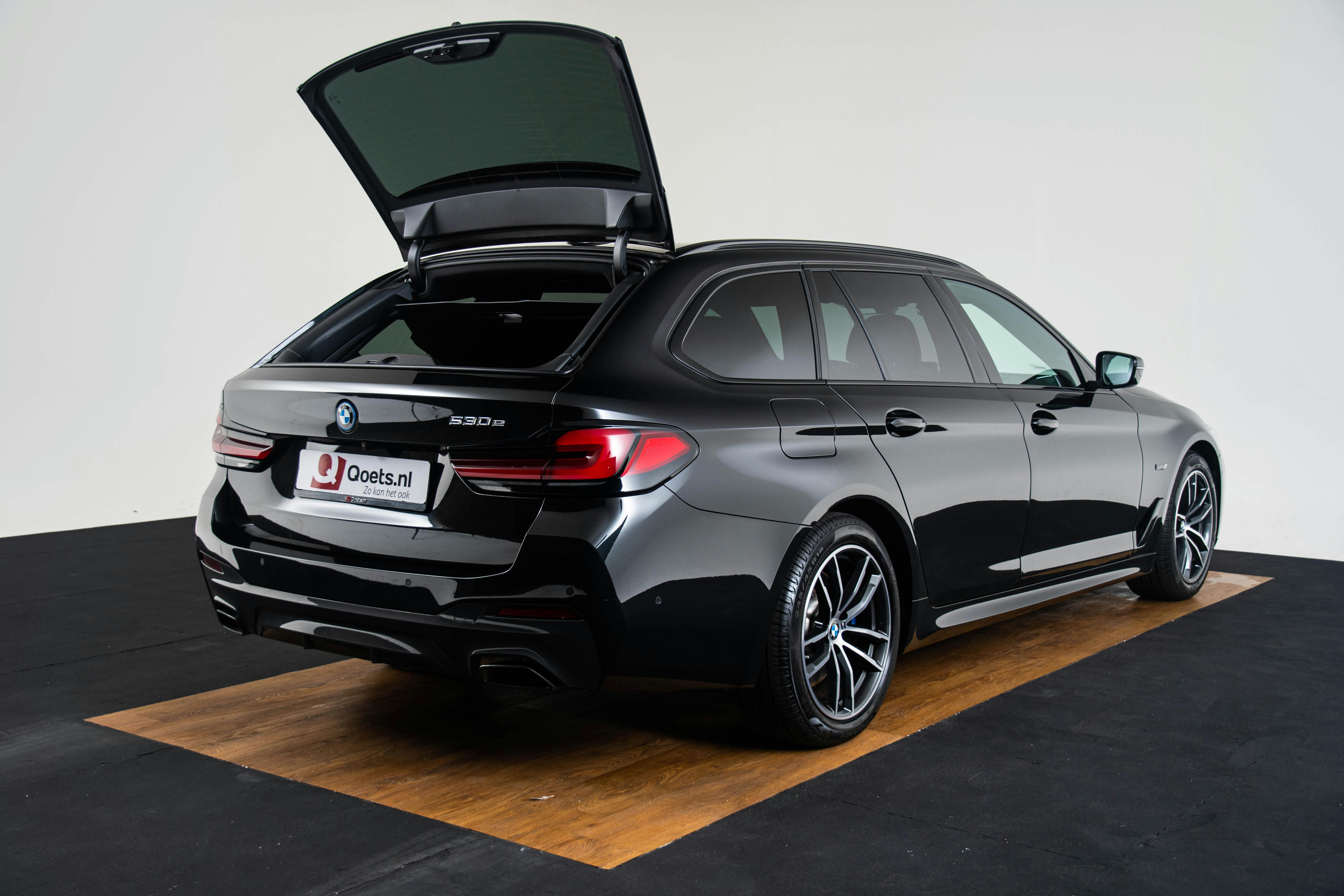 Car image 13