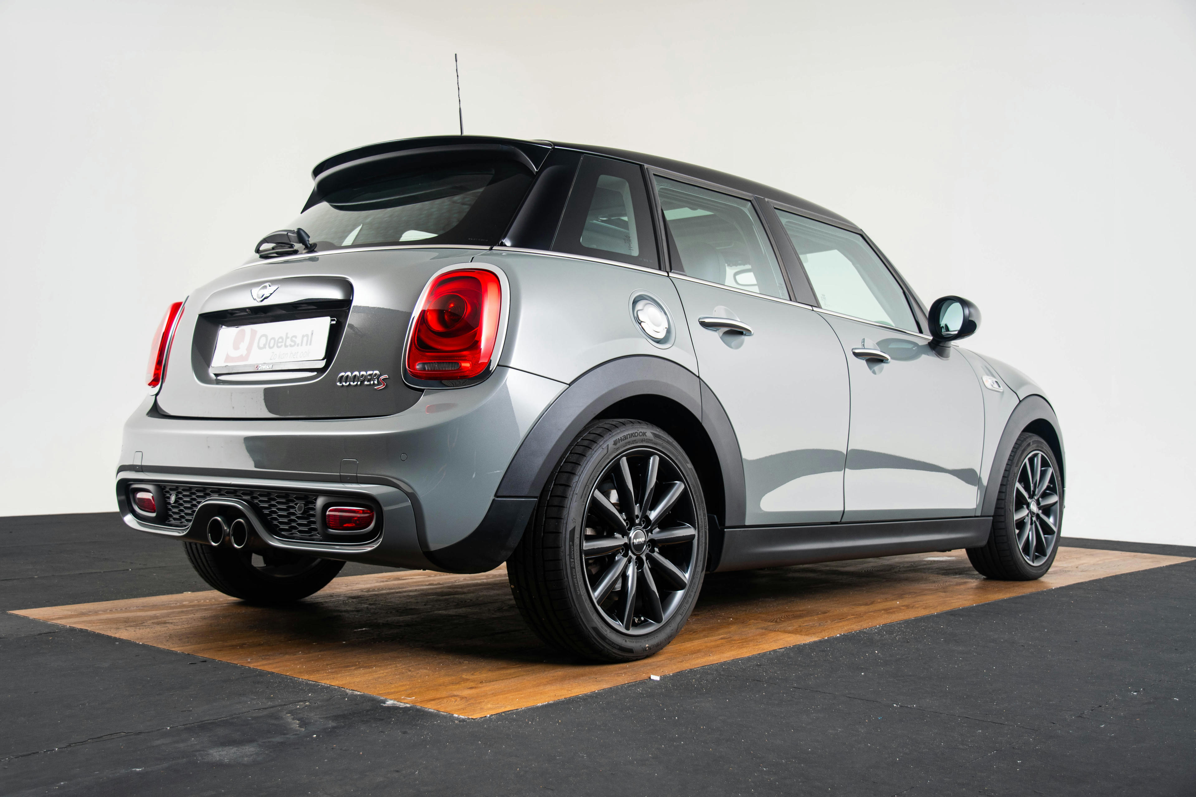 Car image 9