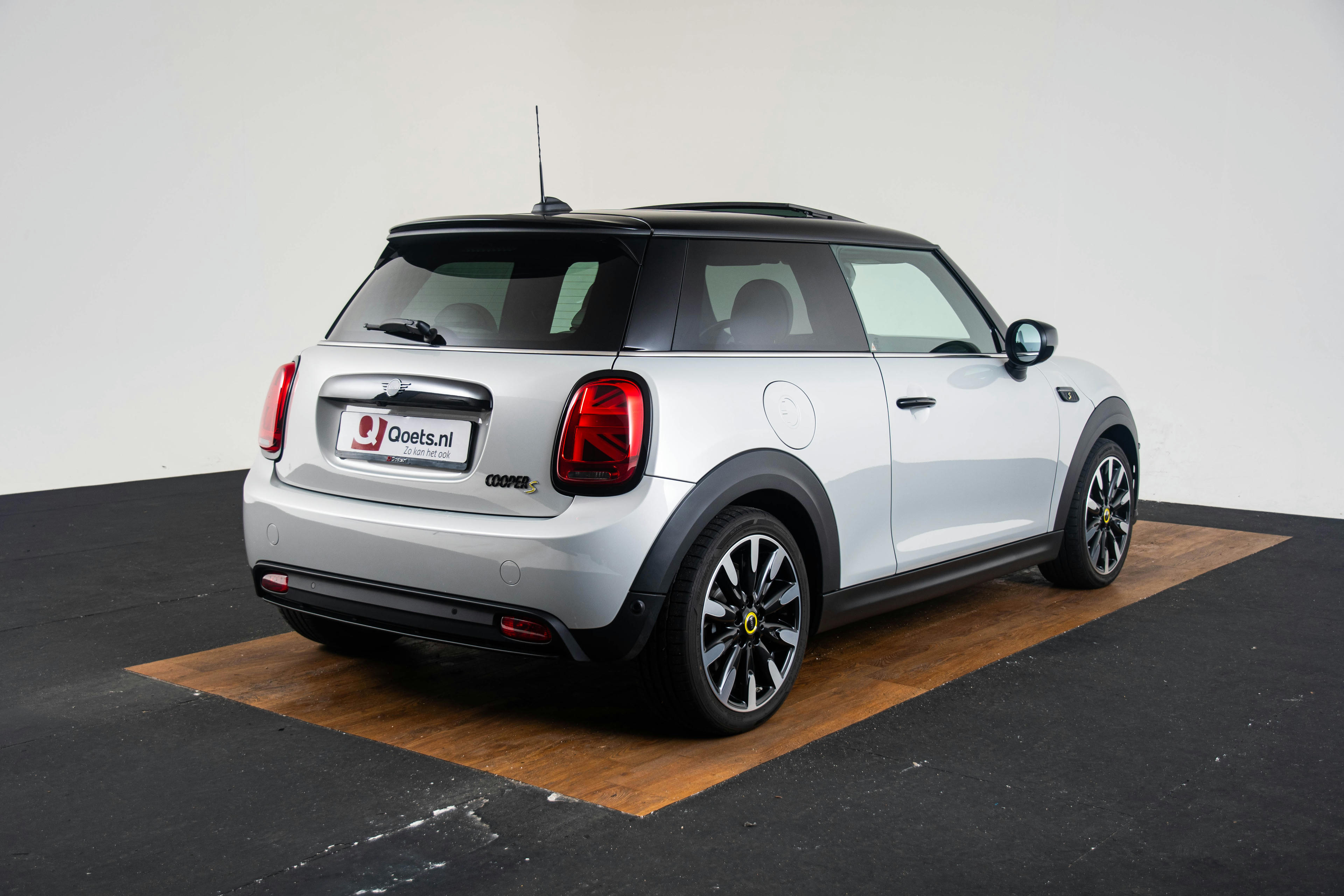 Car image 5
