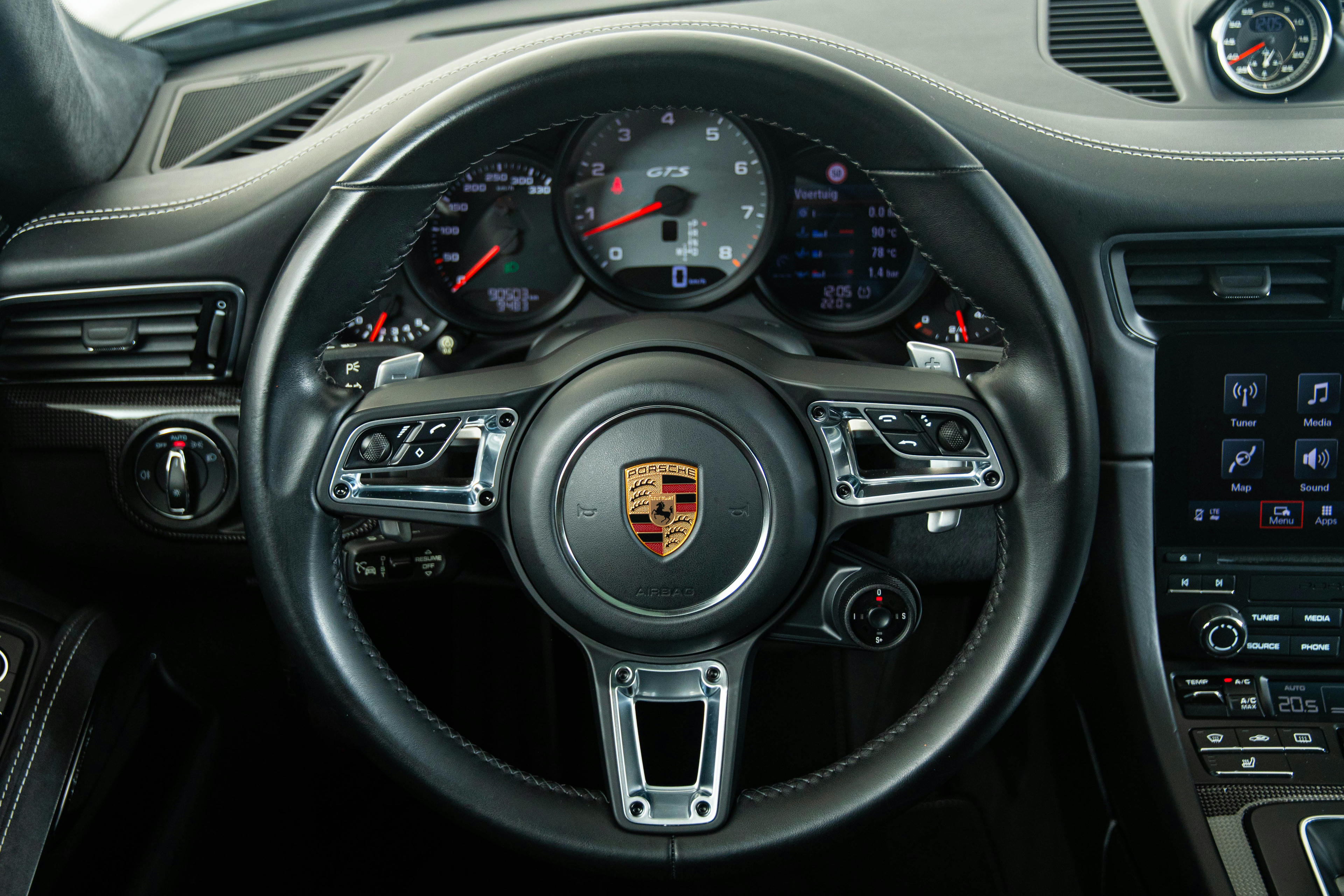 Car image 16