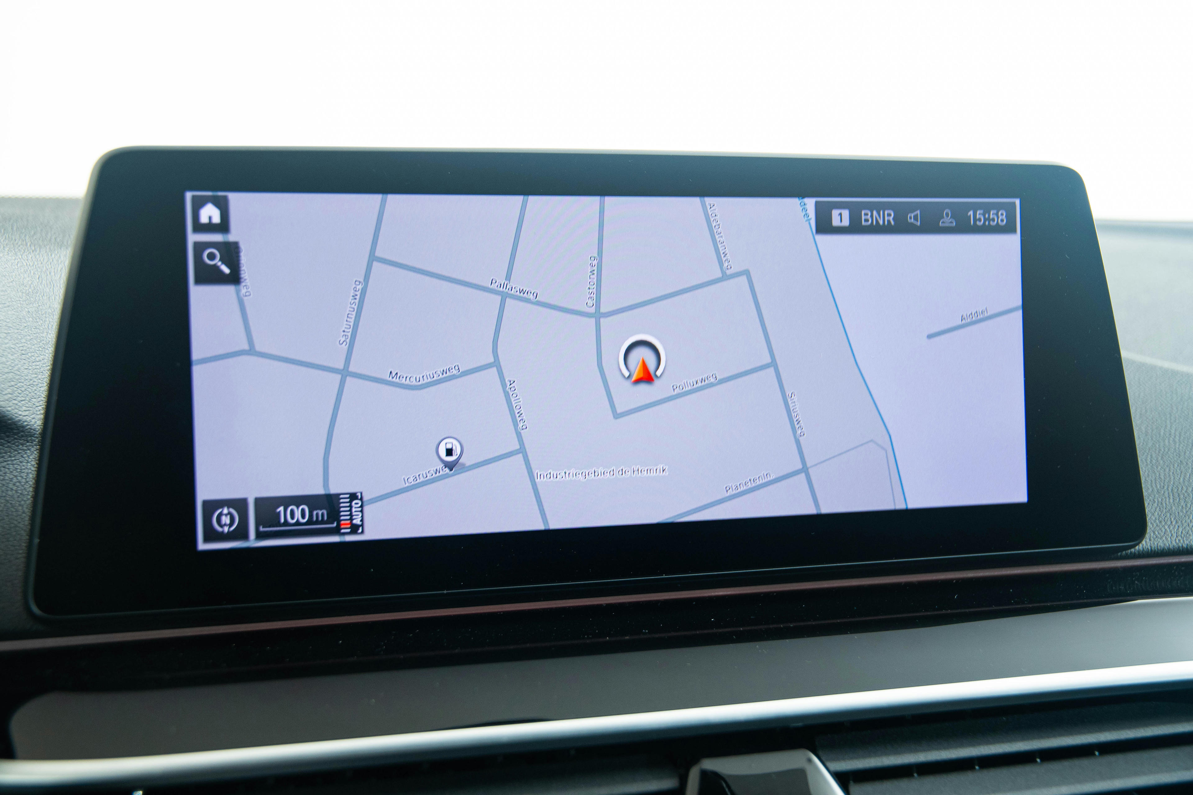 Car image 15