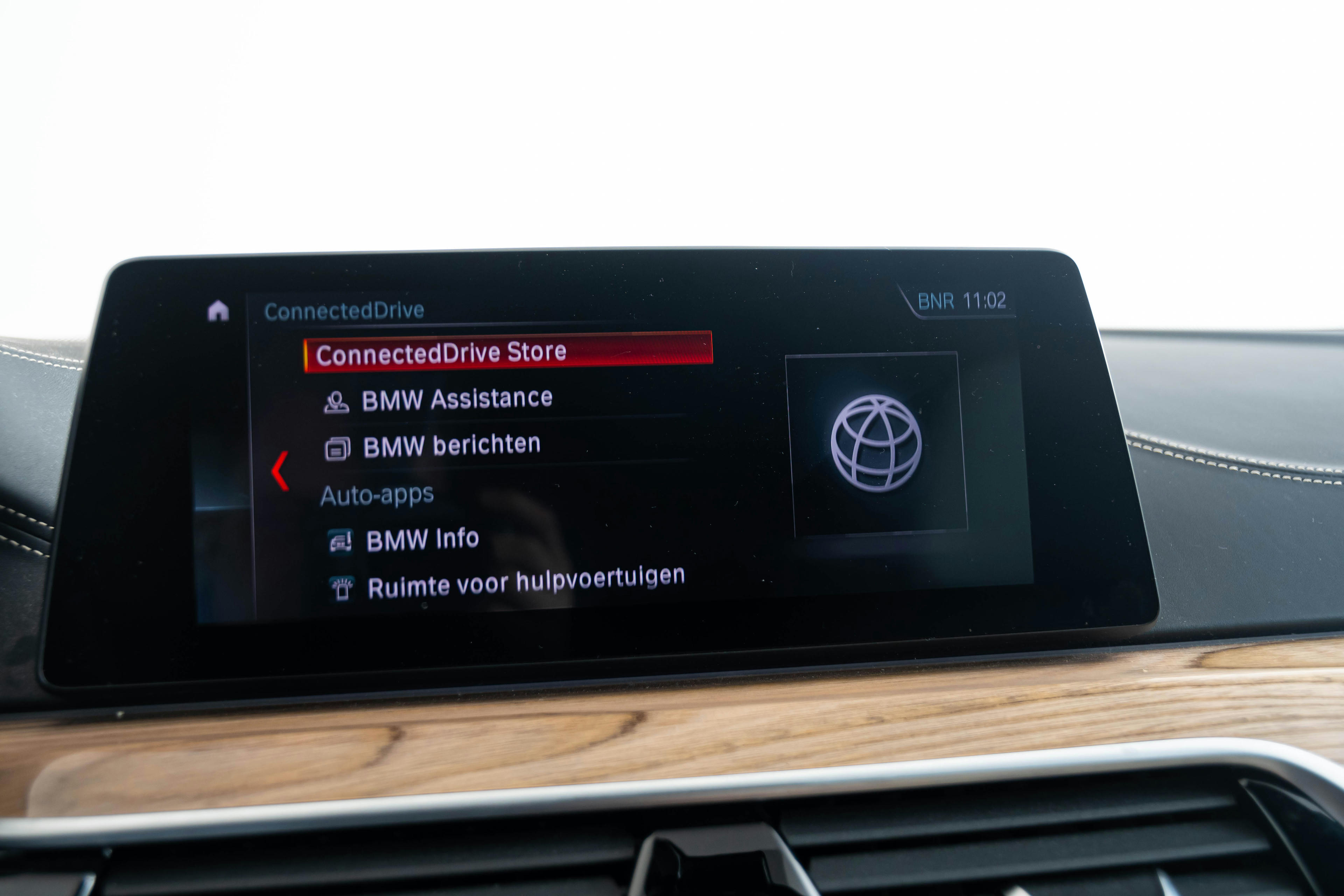 Car image 13