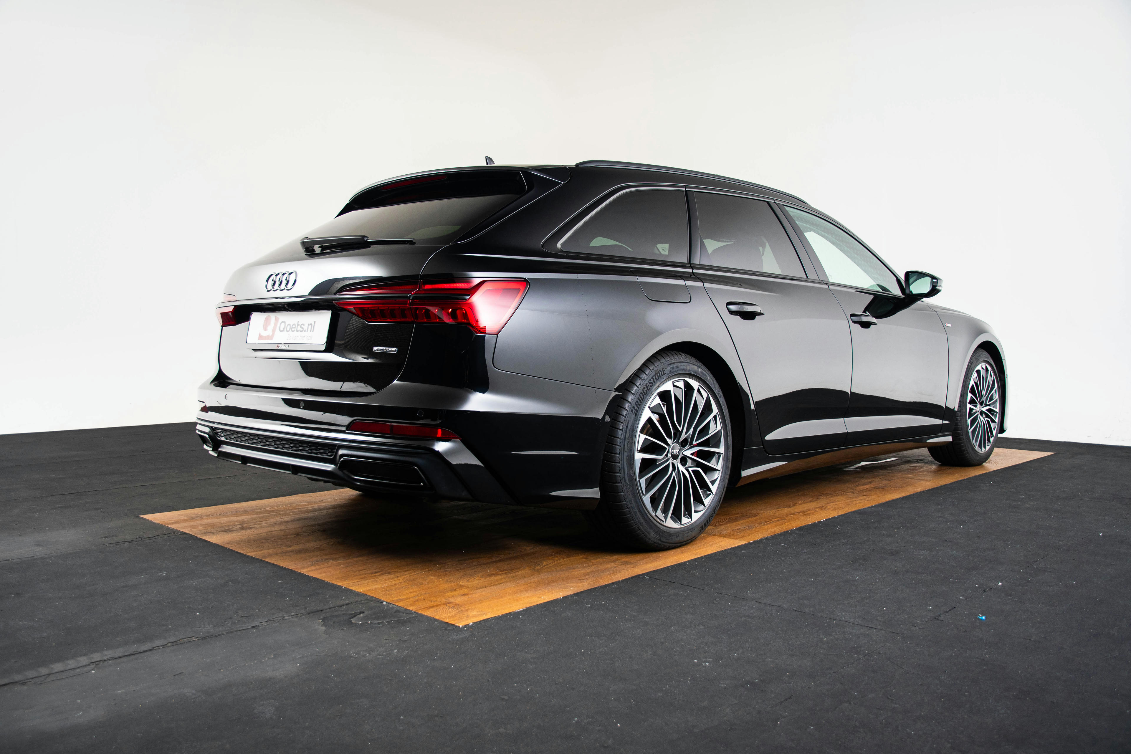Car image 16