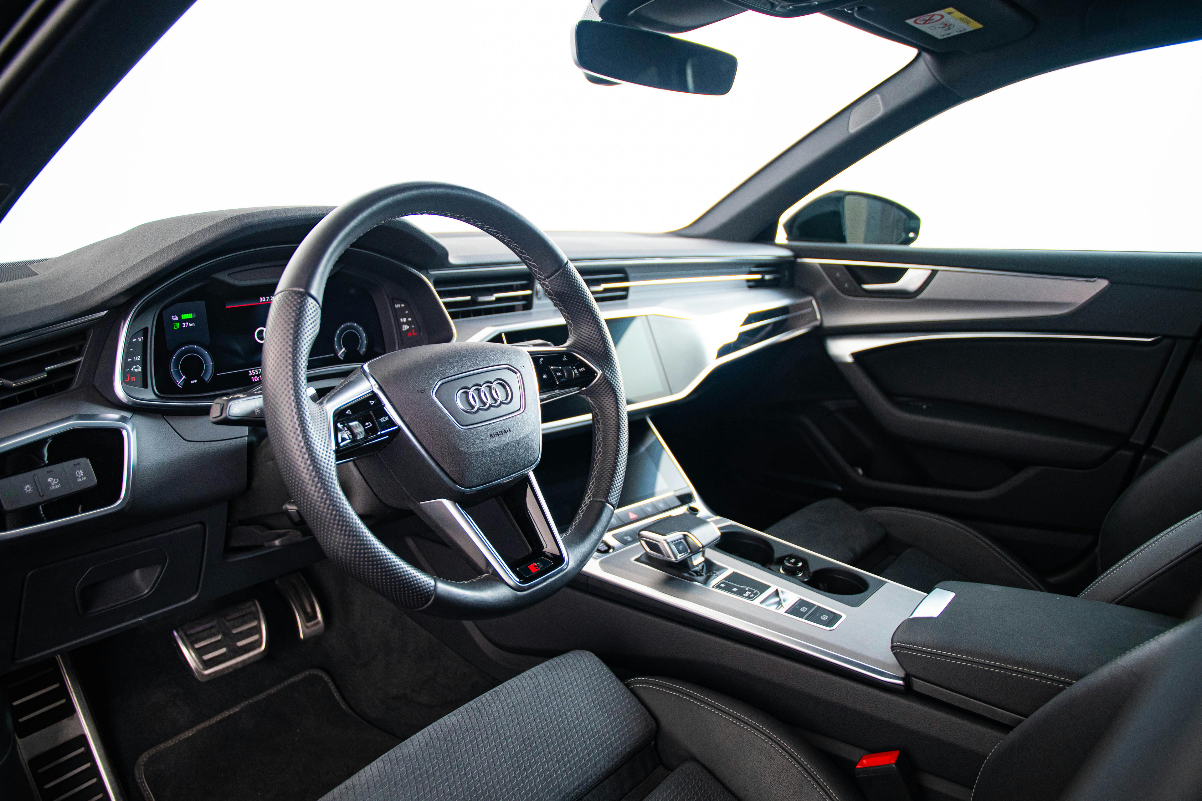 Car image 9
