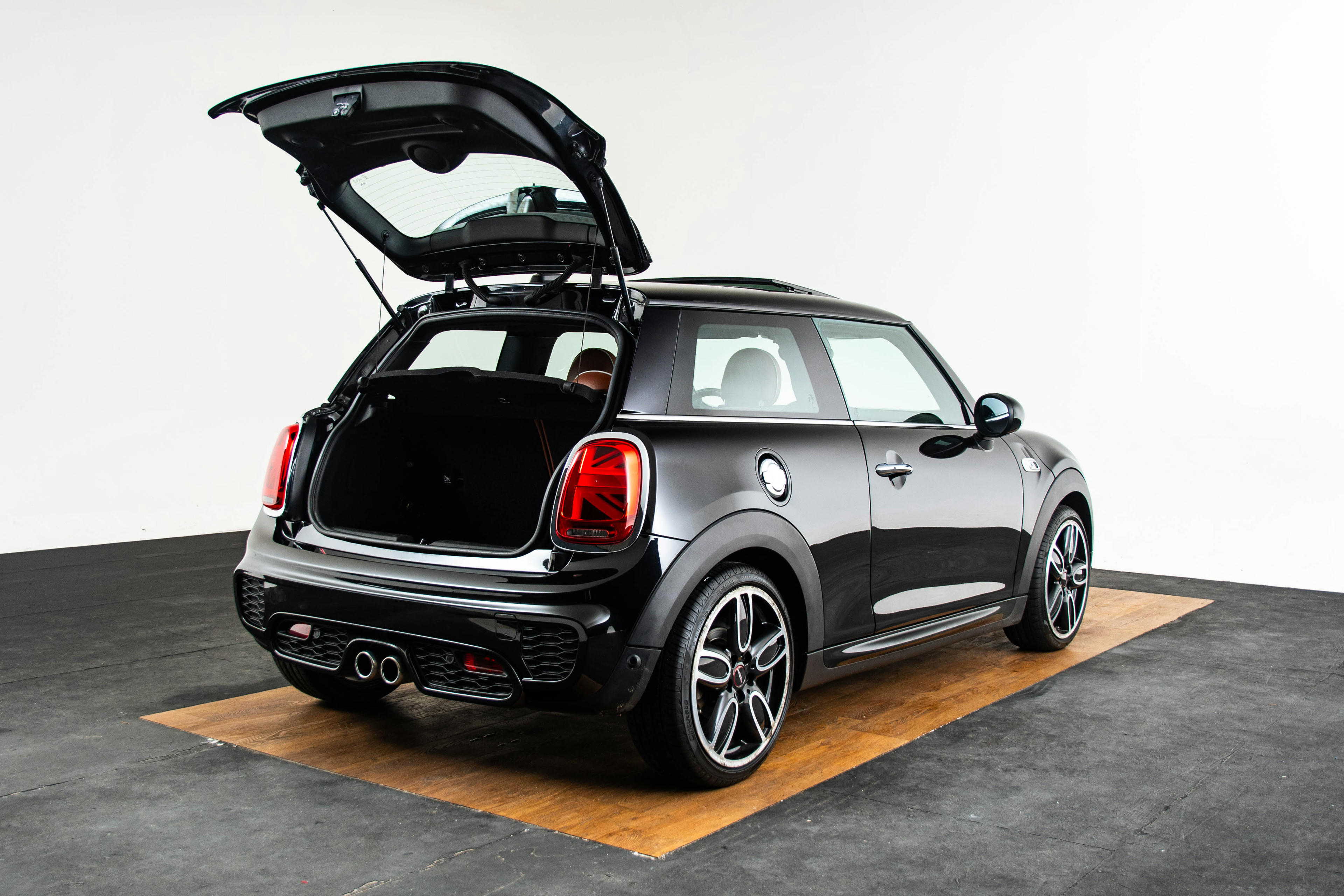 Car image 7