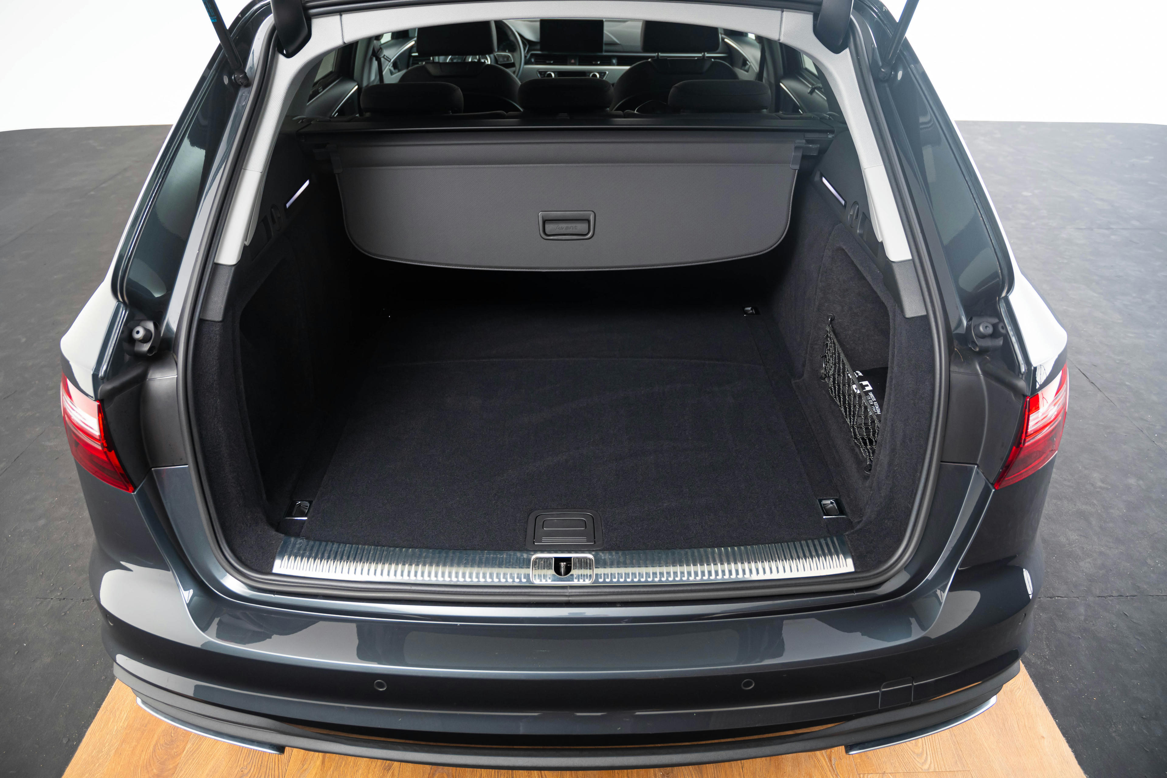 Car image 10