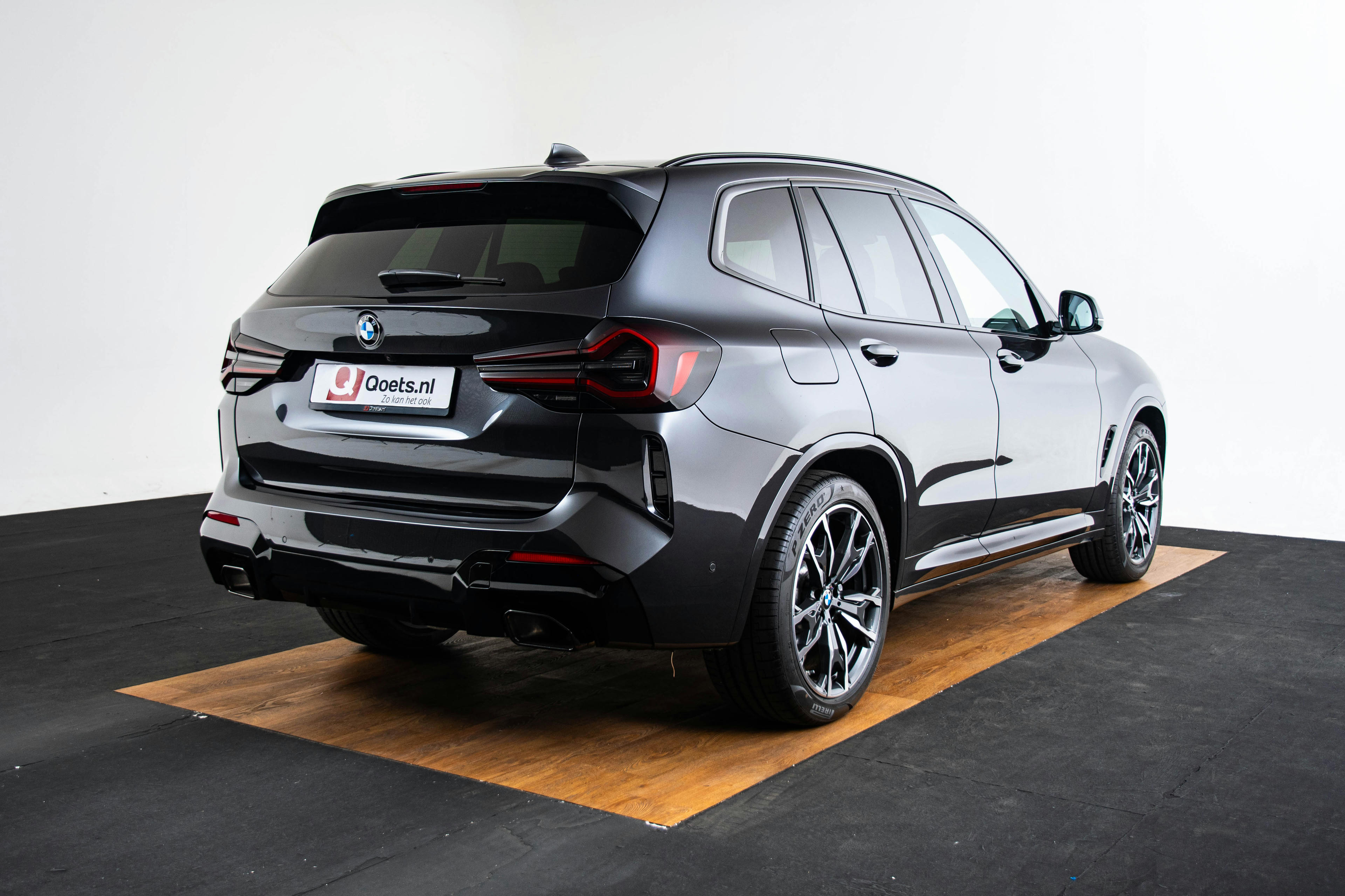 Car image 9
