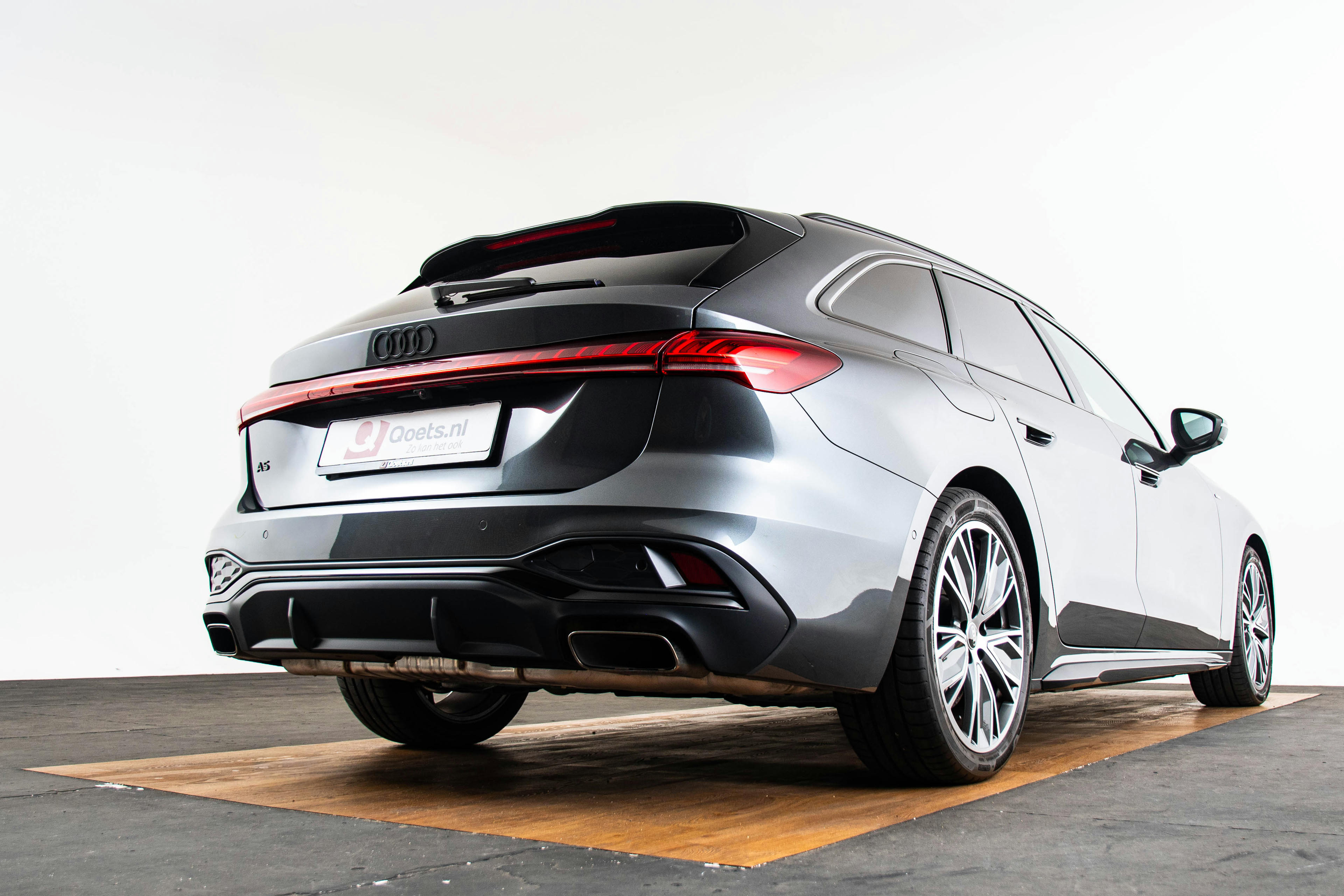 Car image 18