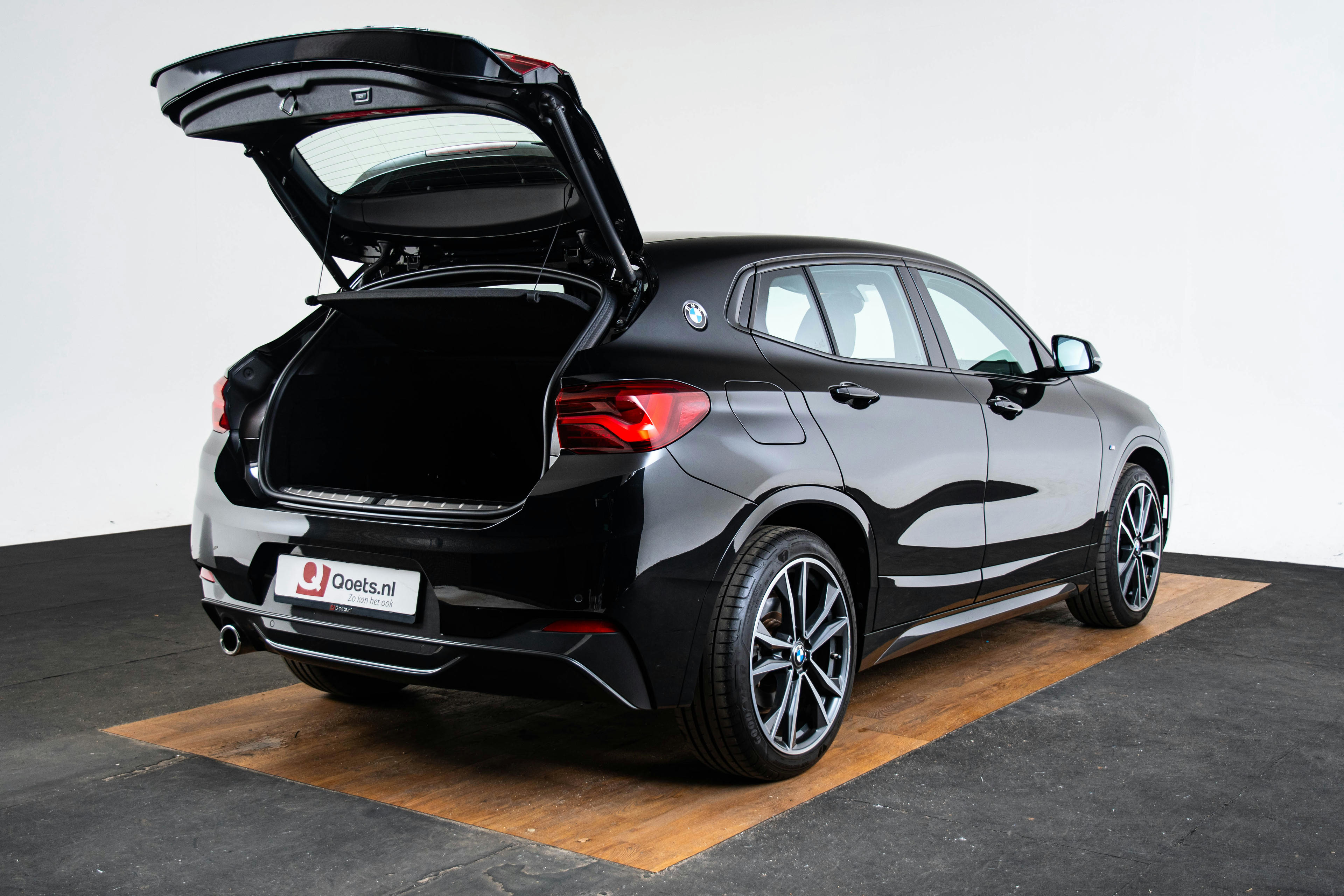 Car image 10