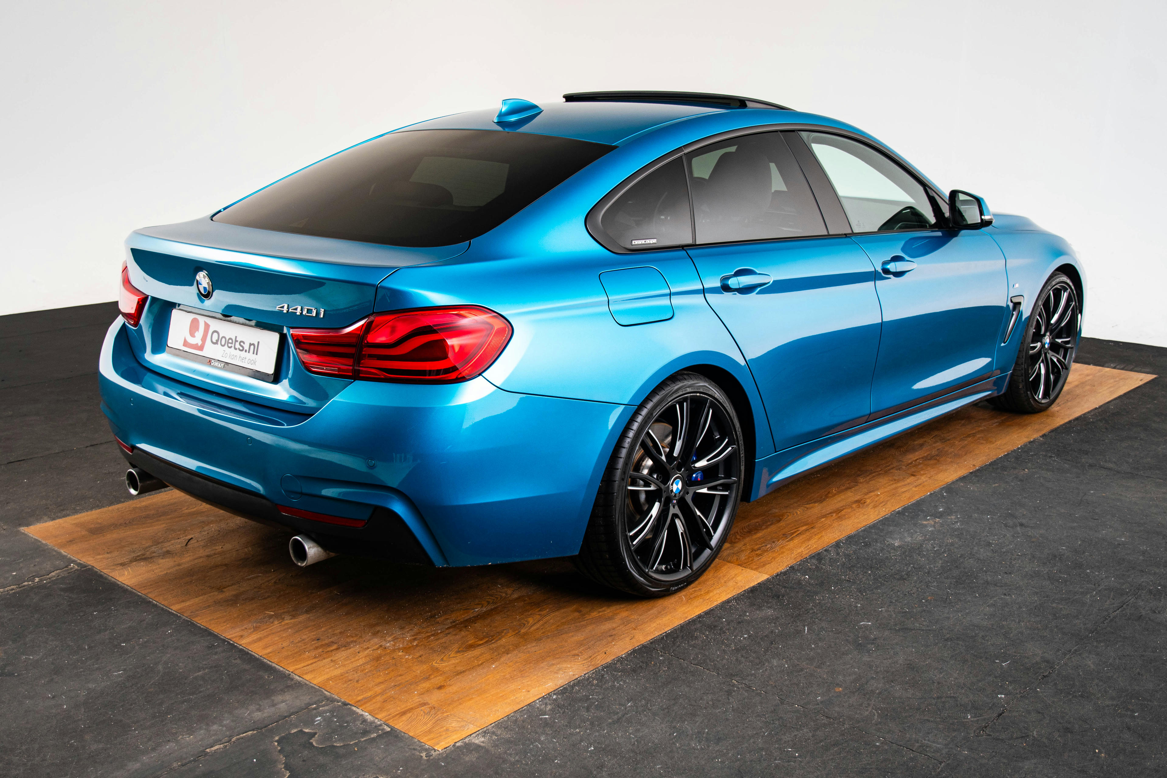 Car image 13