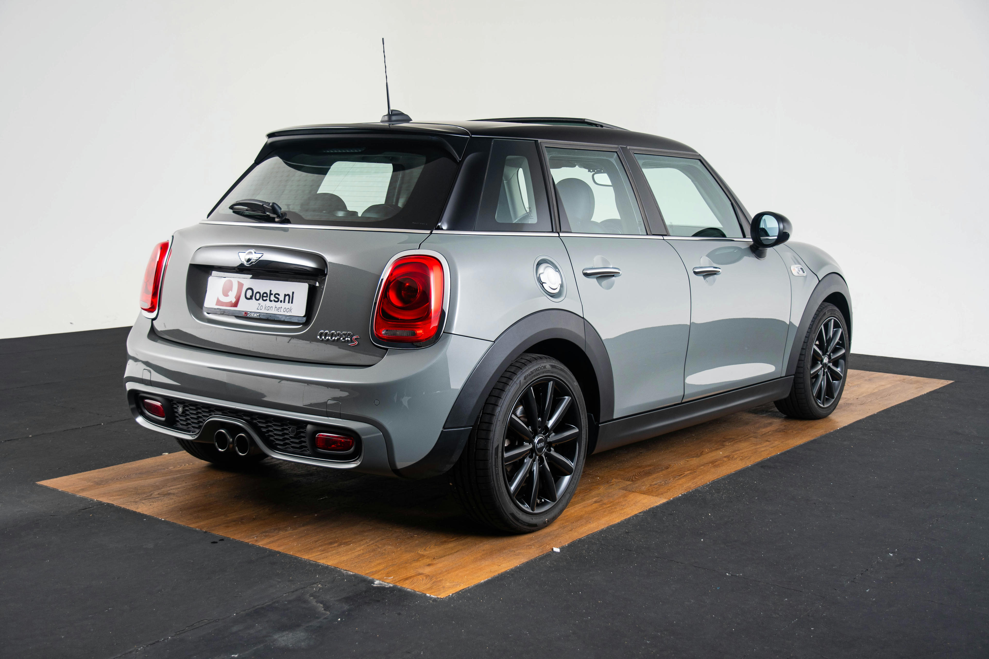 Car image 10