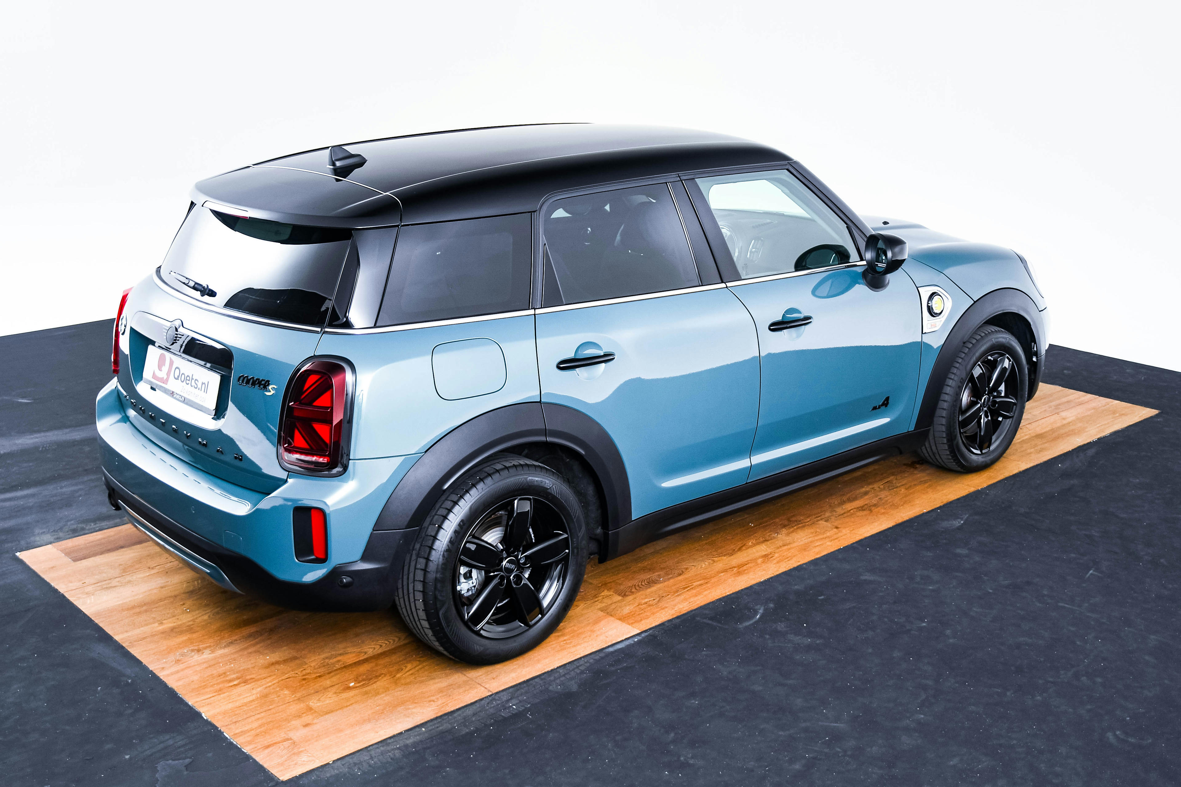 Car image 11