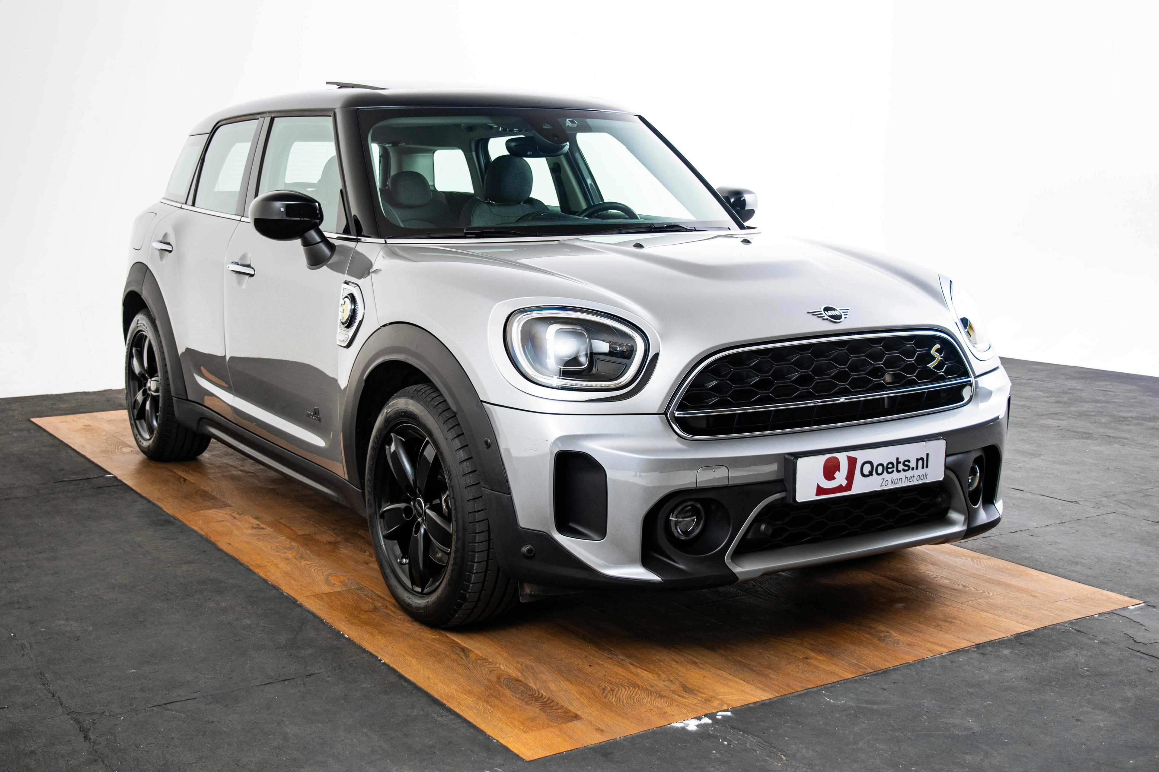 Car image 13