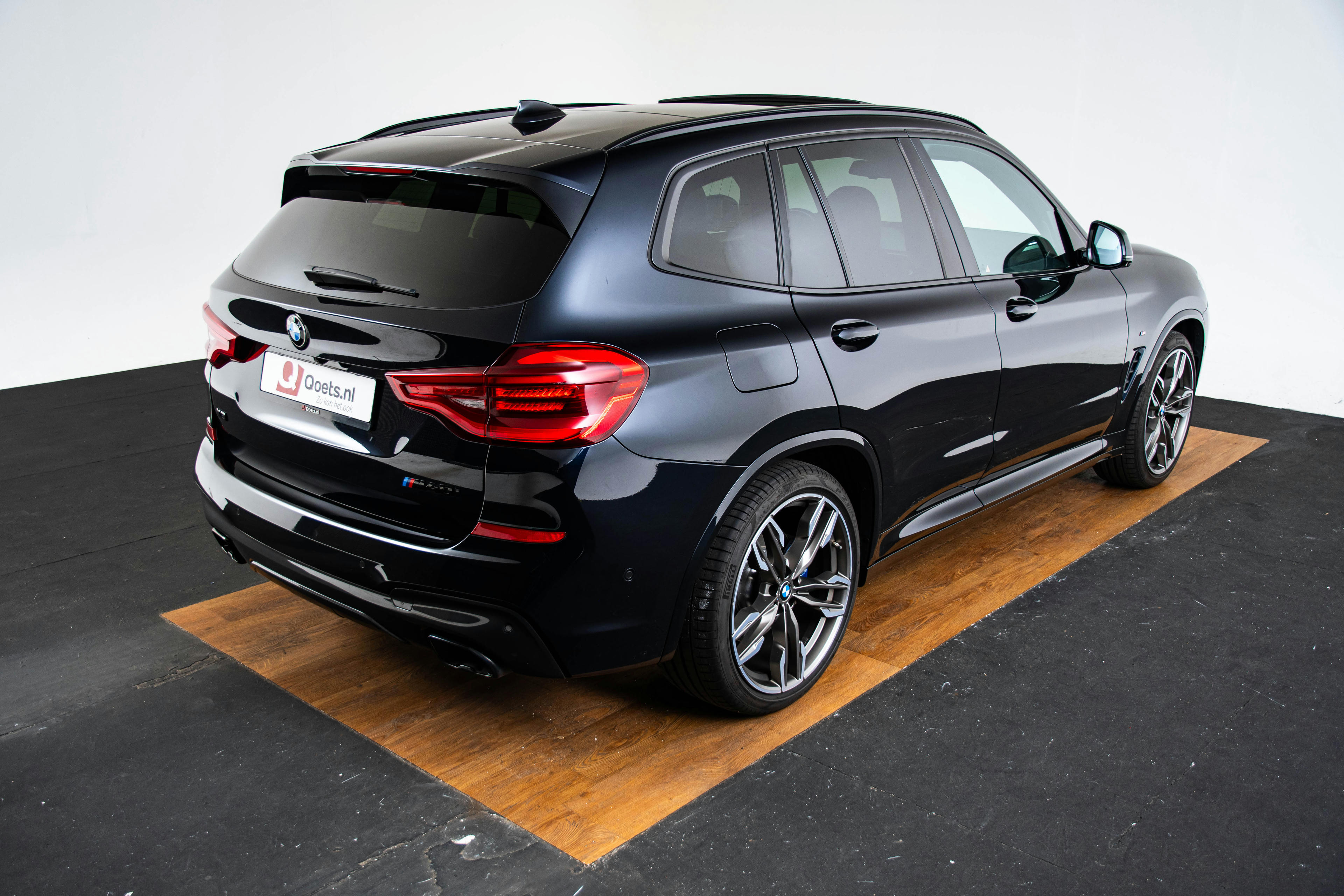 Car image 13