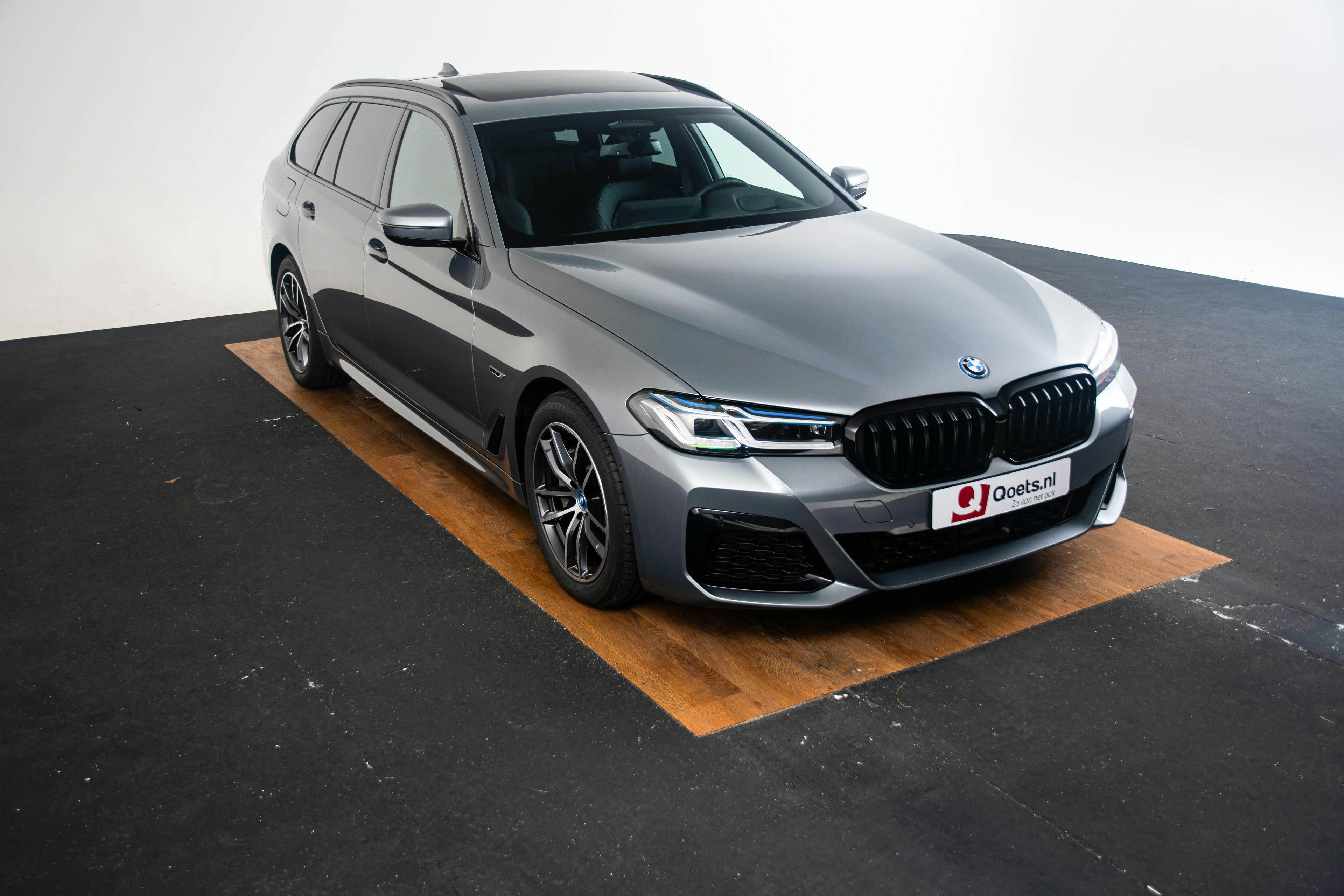 Car image 16