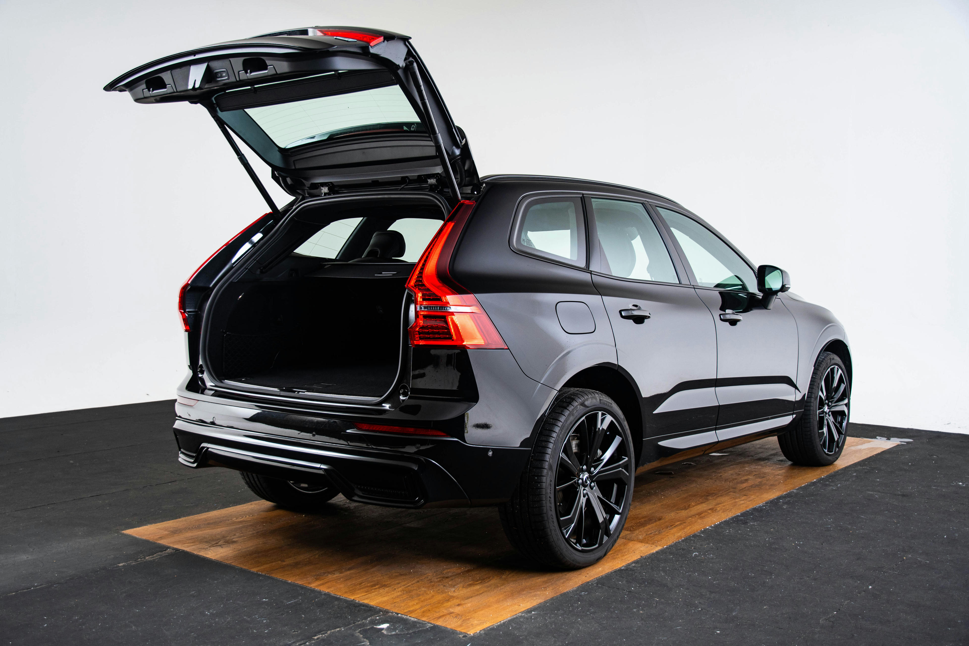 Car image 10