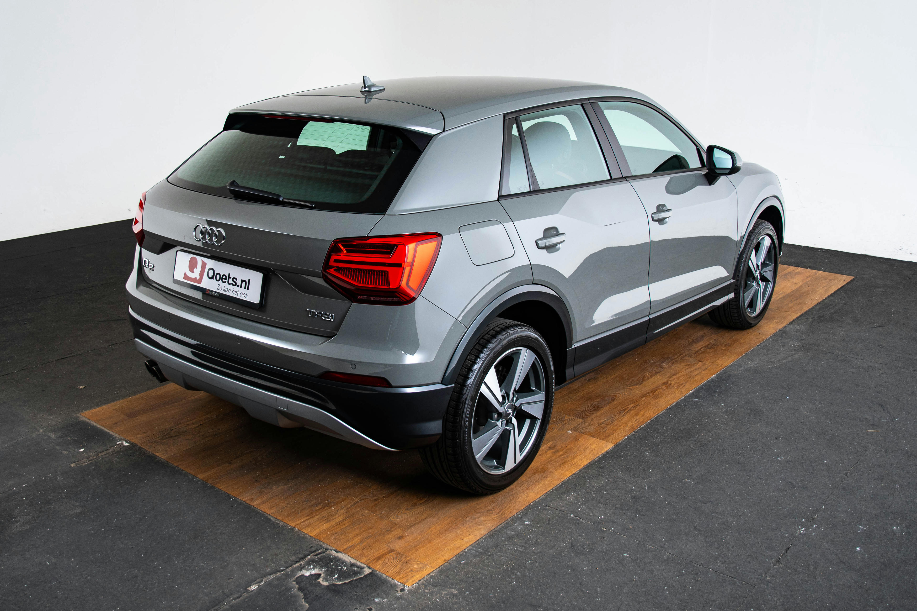 Car image 8