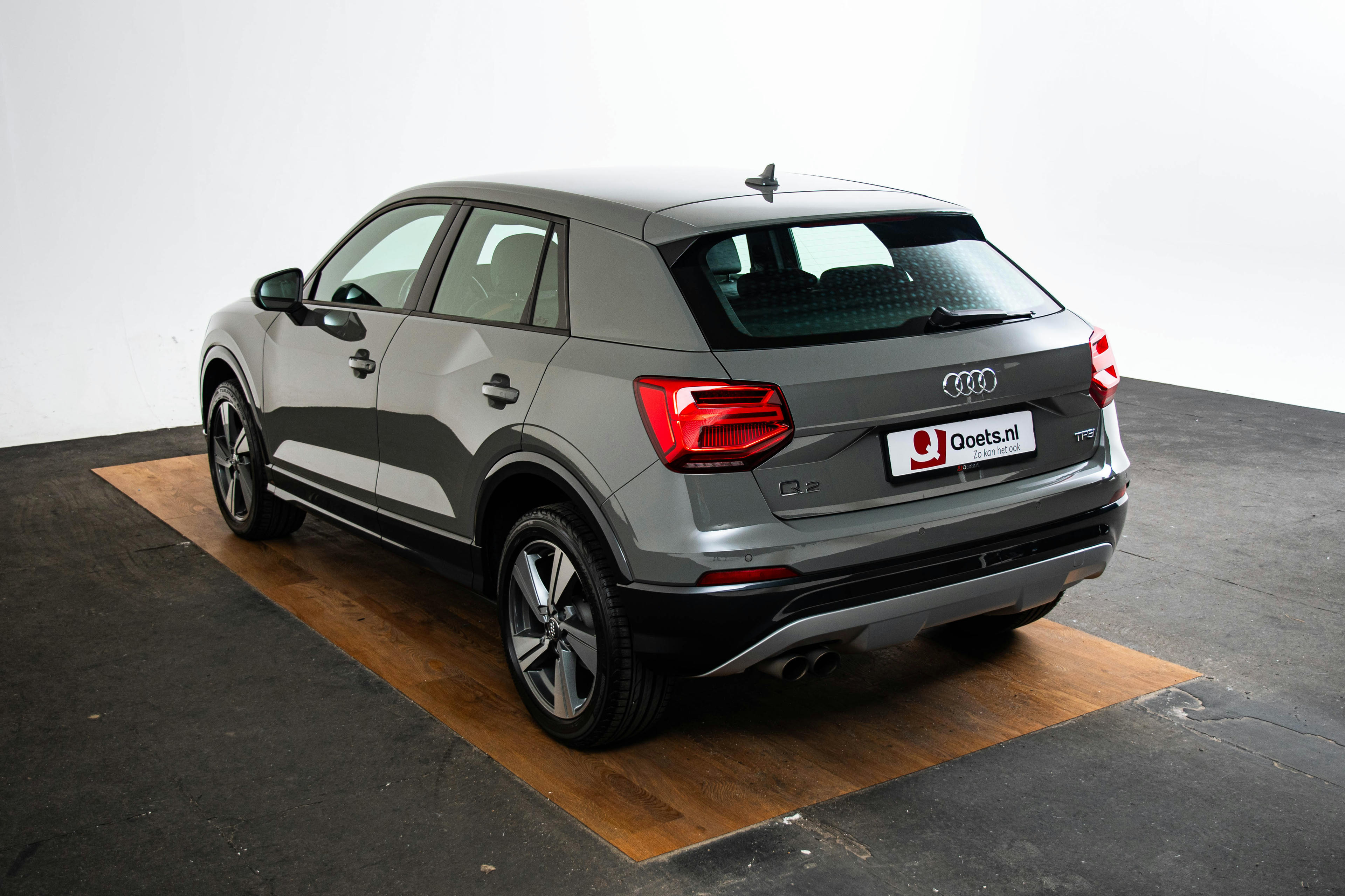 Car image 9