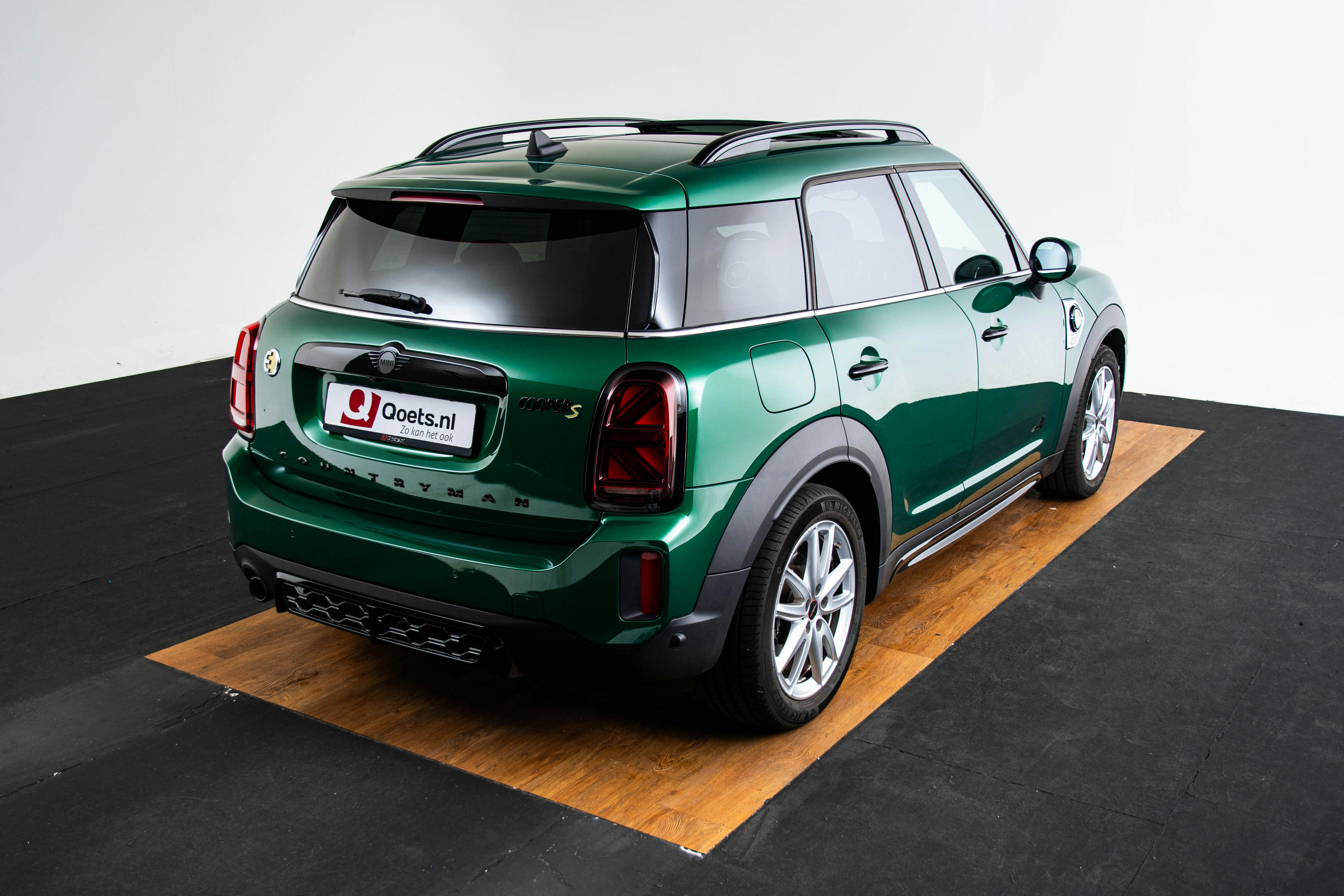 Car image 12