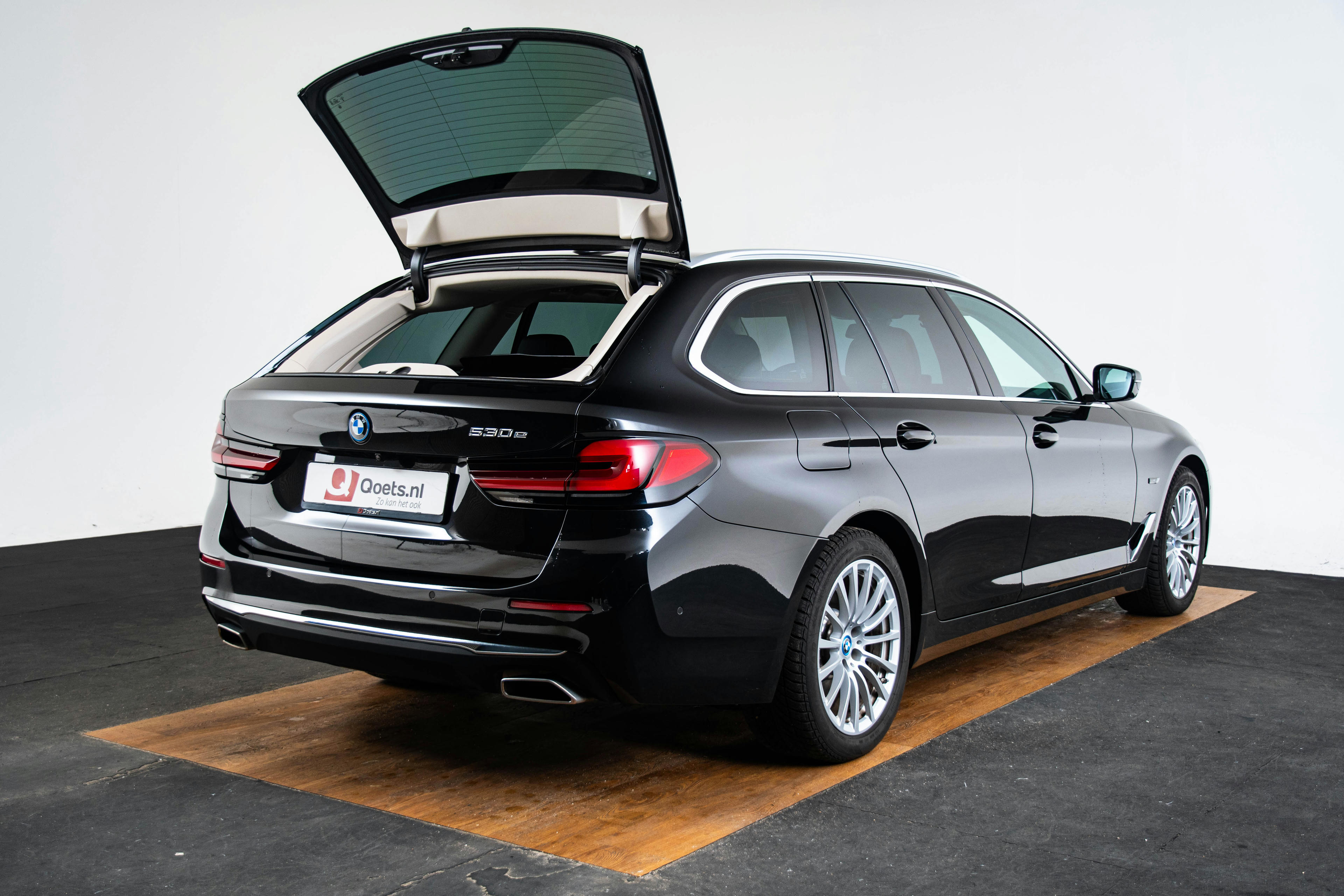 Car image 13