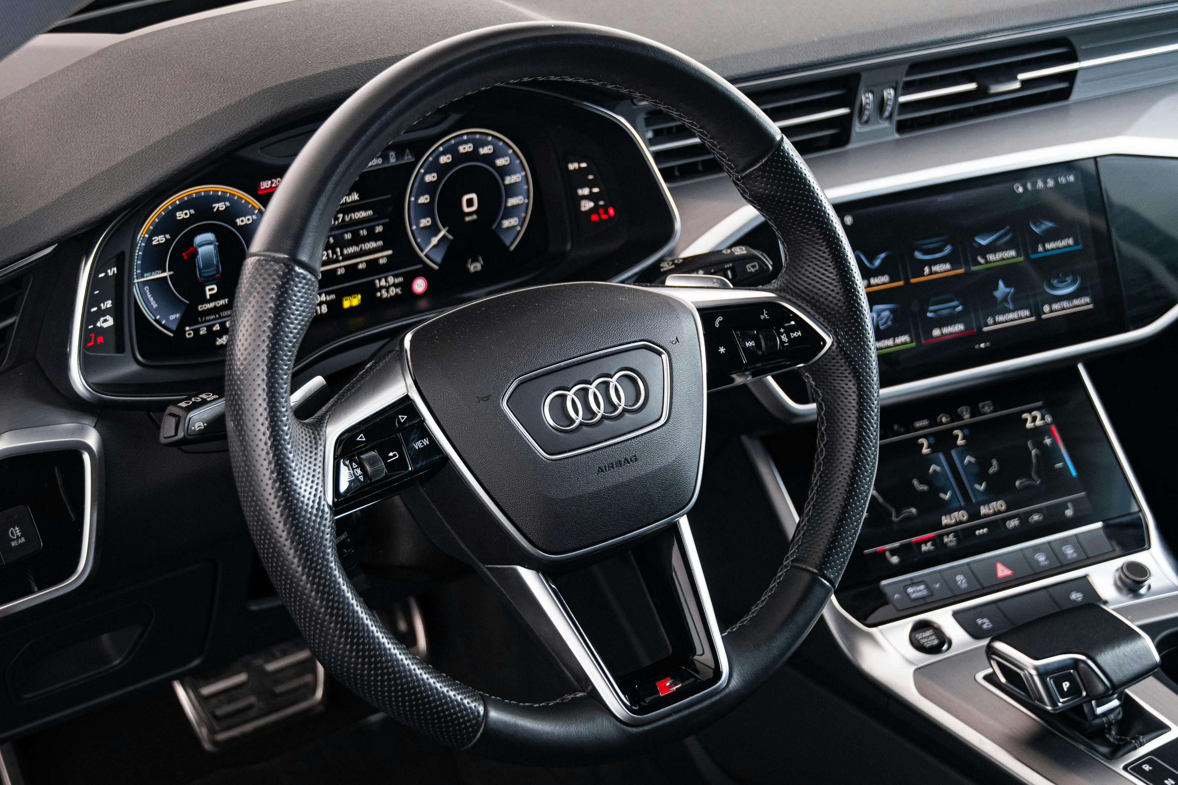 Car image 10