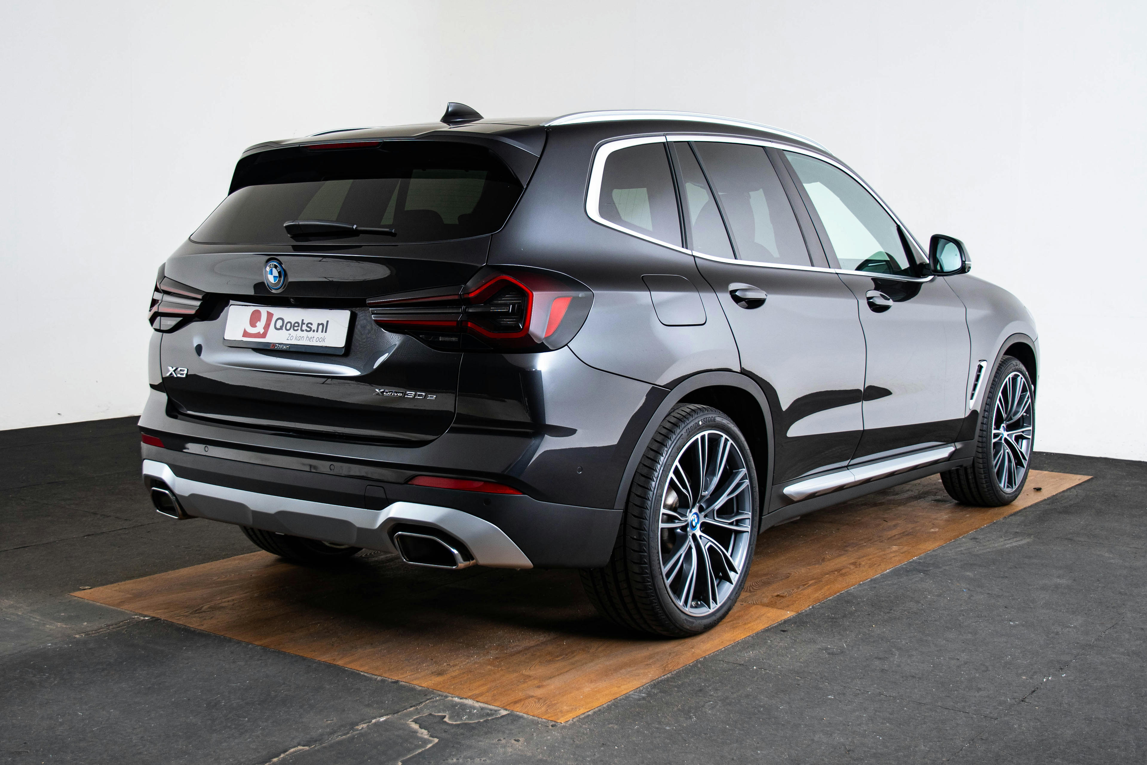 Car image 16