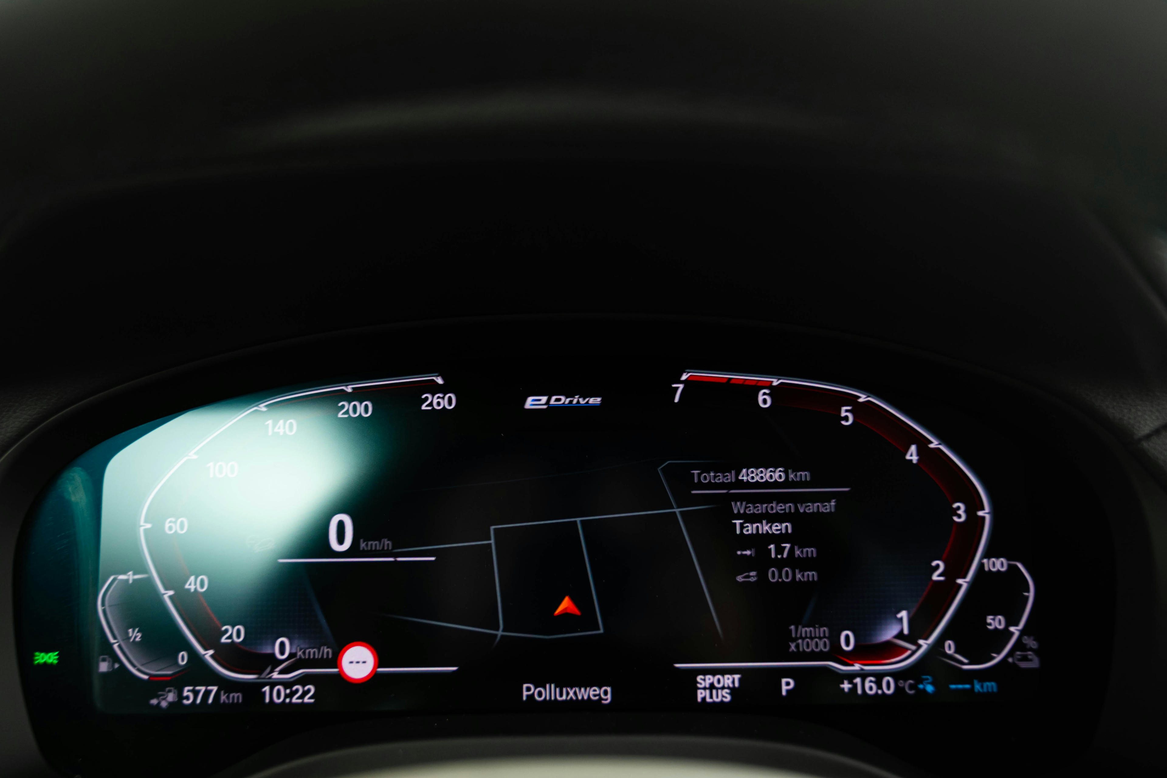 Car image 16