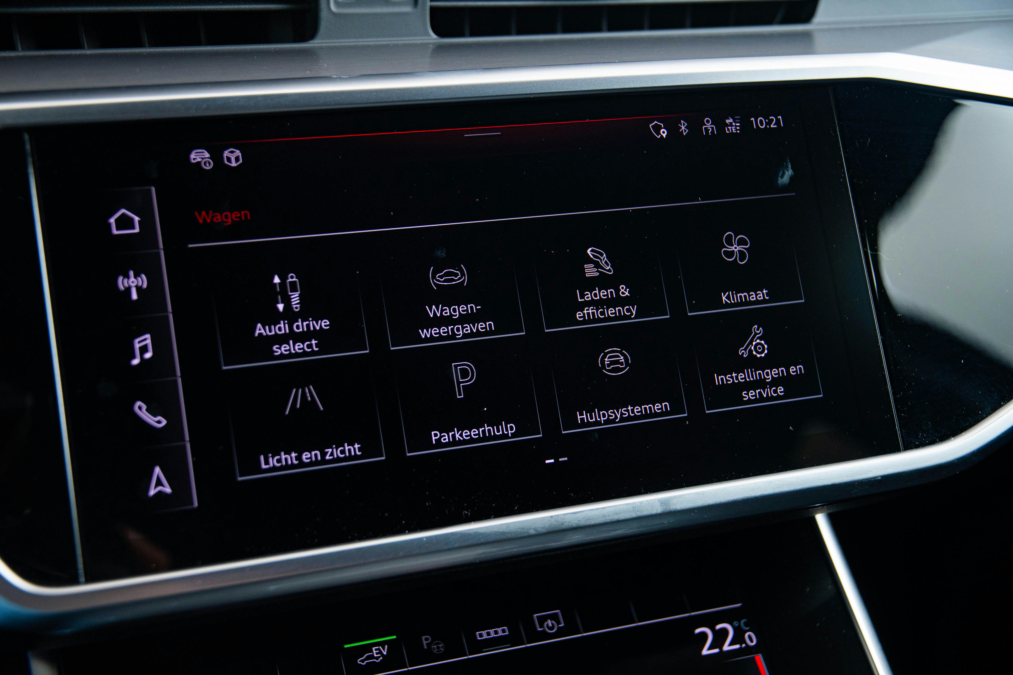 Car image 12
