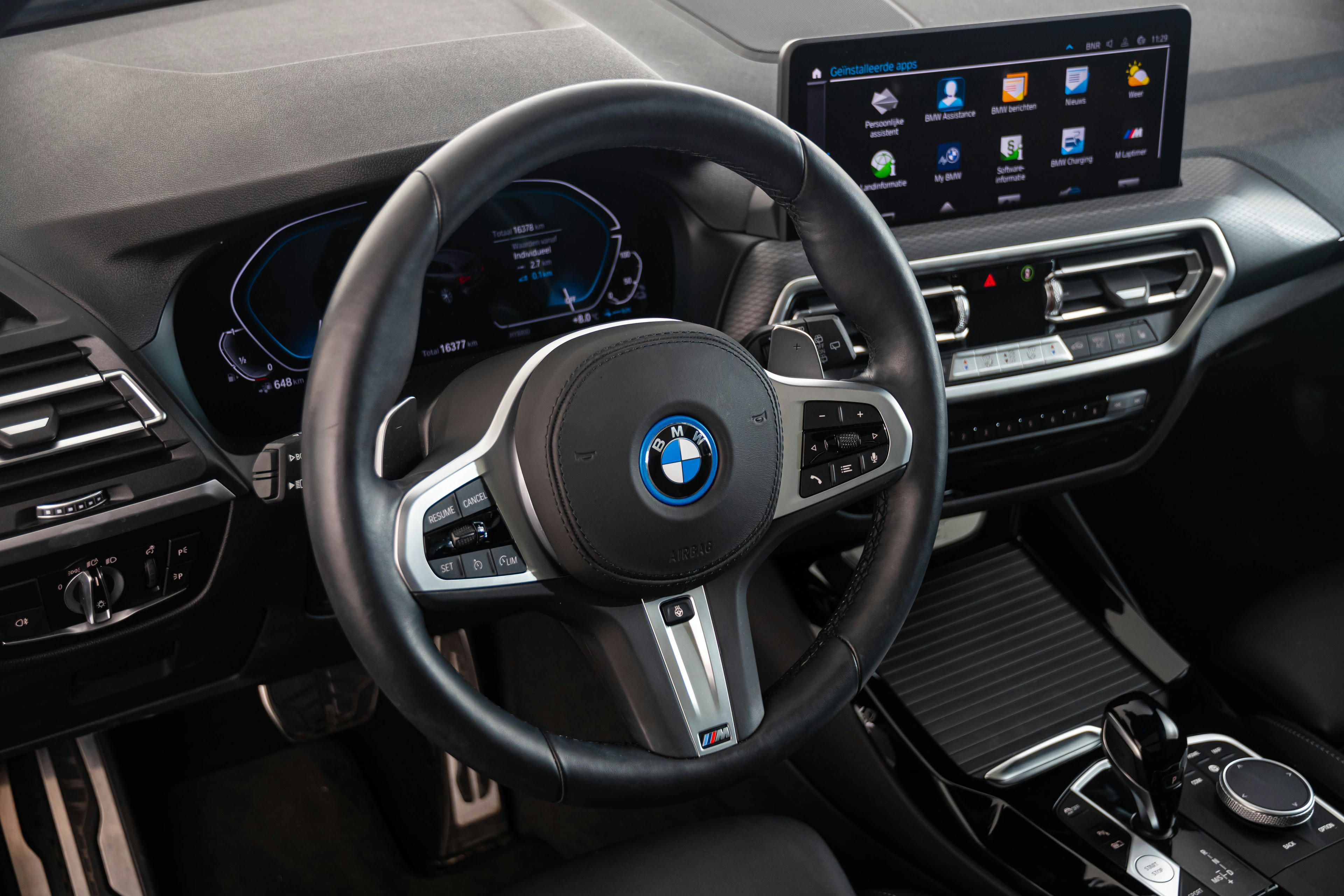 Car image 12